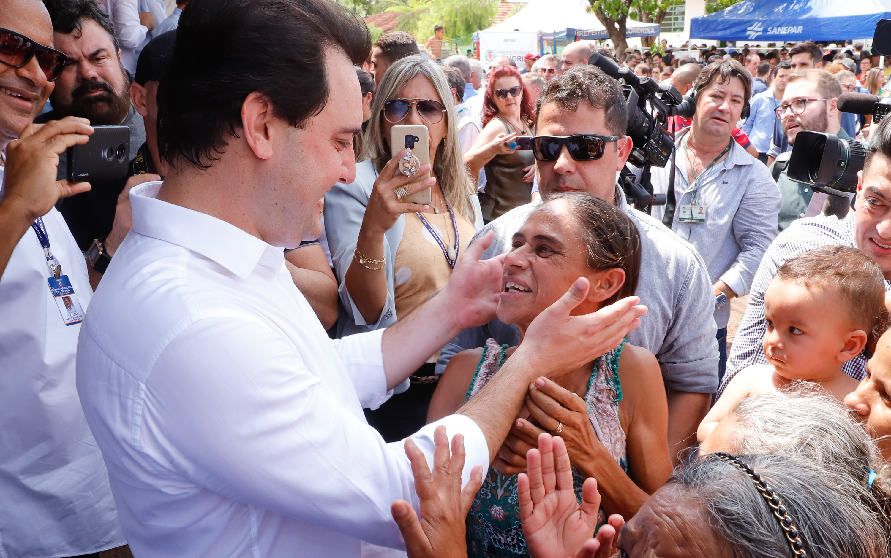 Londrina e outros sete municípios do Norte do Paraná terão R$ 29,8 milhões para fazer investimentos em escolas, ruas, centro cultural e compra de equipamentos. O governador Carlos Massa Ratinho Junior esteve nesta quinta-feira (03) em Londrina, onde recebeu os prefeitos e autorizou as licitações e homologações dos projetos.