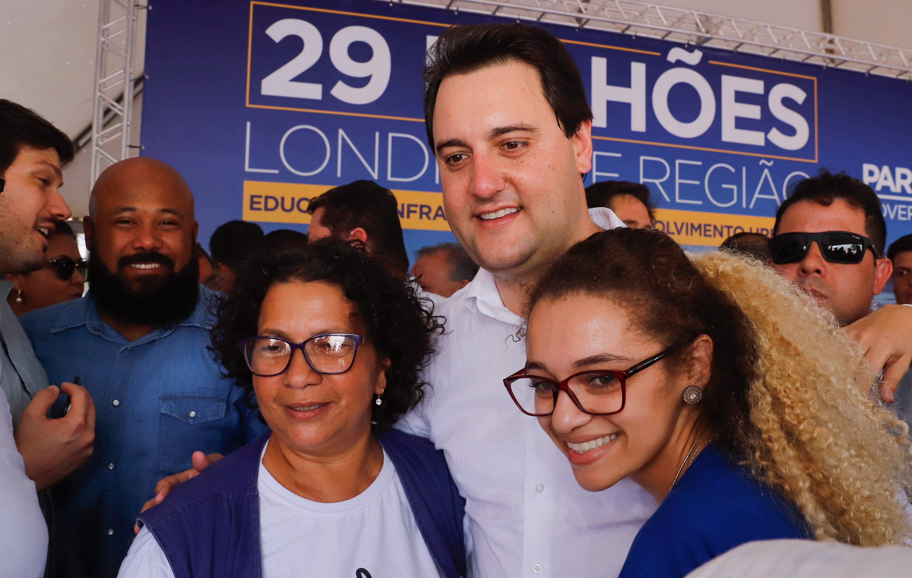 Londrina e outros sete municípios do Norte do Paraná terão R$ 29,8 milhões para fazer investimentos em escolas, ruas, centro cultural e compra de equipamentos. O governador Carlos Massa Ratinho Junior esteve nesta quinta-feira (03) em Londrina, onde recebeu os prefeitos e autorizou as licitações e homologações dos projetos.