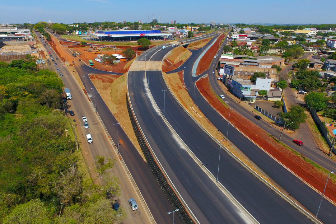 As obras de adequação do cruzamento entre a BR-277 e a Avenida Costa e Silva, em Foz do Iguaçu, que incluem a construção de um novo viaduto, estão quase concluídas. Prevista para ser finalizada em abril de 2020, a obra deve ser entregue nas próximas semanas.Foto: Divulgação/SEIL