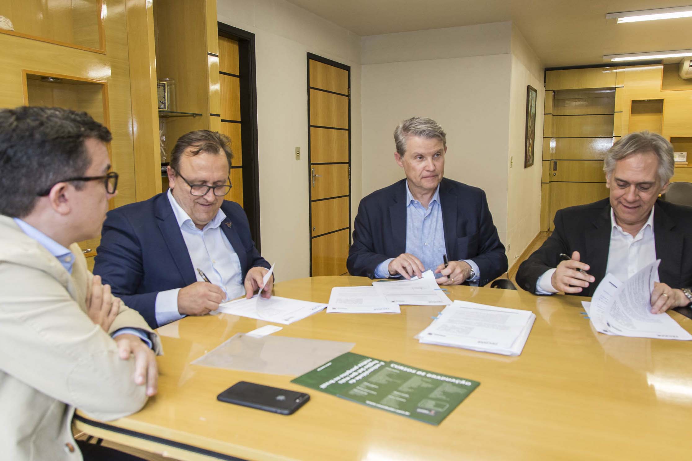 Acordo entre UEM e Tecpar fortalece pesquisa e soluções tecnológicas Foto: Divulgação/UEM