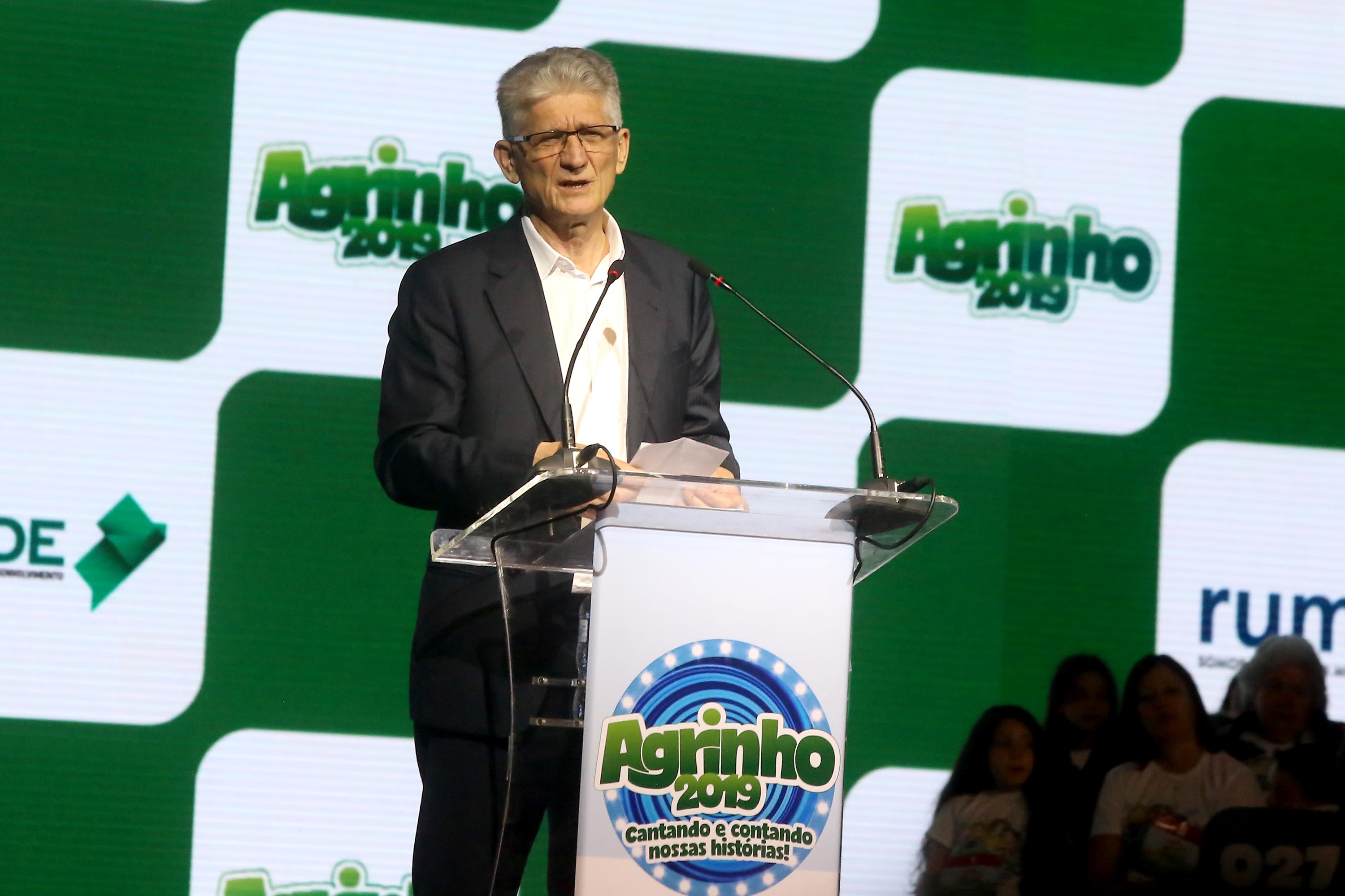 O governador Carlos Massa Ratinho Junior particiou nesta segunda-feira (21) do evento de premiação do Concurso Agrinho 2019. Promovido pela Federação da Agricultura do Paraná (Faep), com a parceria do Governo do Estado, o programa envolve, todo ano, aproximadamente 800 mil alunos e mais de 50 mil professores. Pinhais,21/10/2019 Foto:Jaelson Lucas / AEN