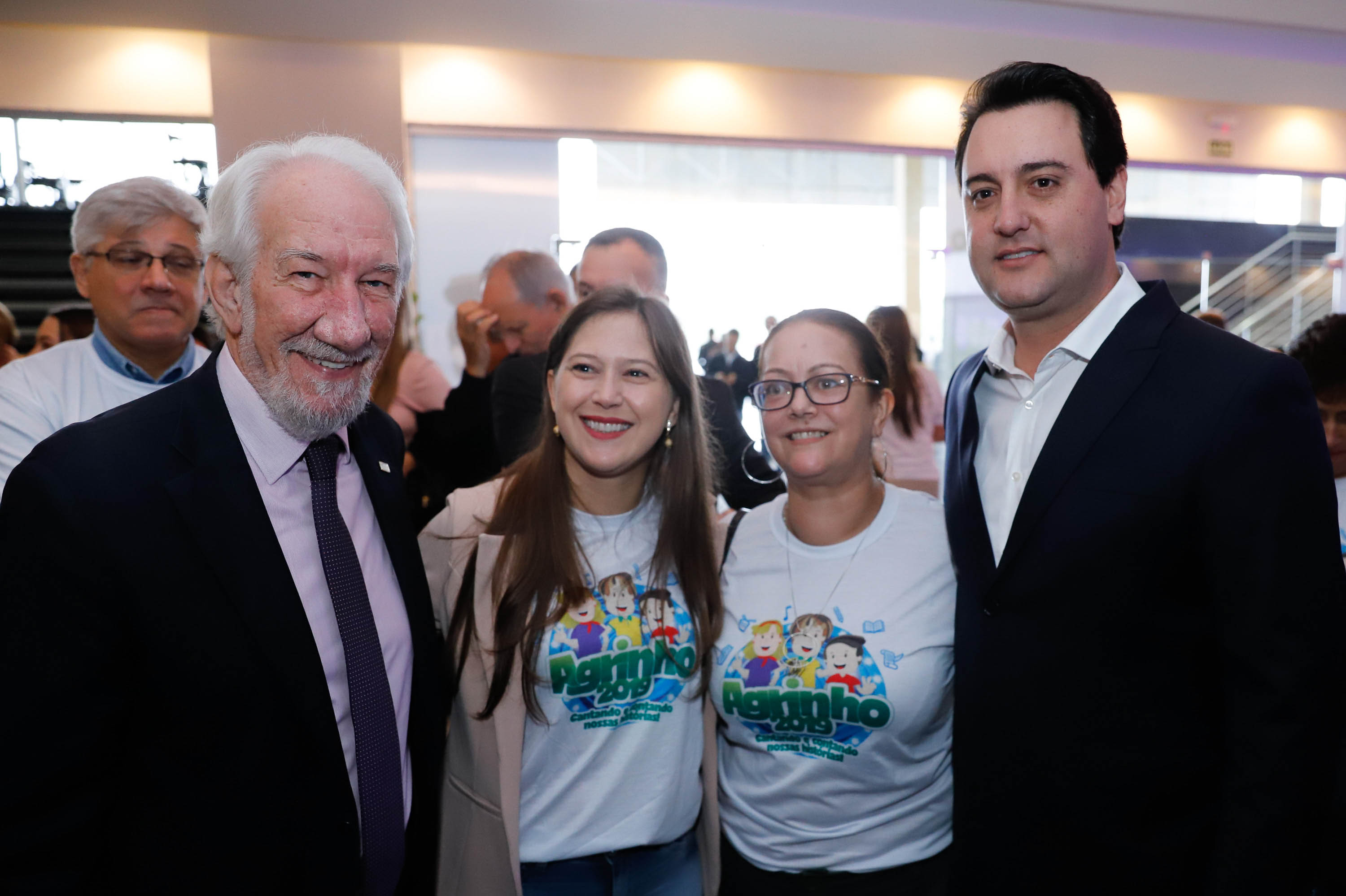 O Governo do Estado e a Federação da Agricultura do Estado do Paraná (Faep) renovaram nesta segunda-feira (21) o convênio para o programa Agrinho nas escolas estaduais do Paraná. O programa leva a escolas das redes públicas municipal e estadual atividades e materiais pedagógicos que tratam da preservação do meio ambiente, despertar da consciência de cidadania e questões que envolvem saúde e qualidade de vida.