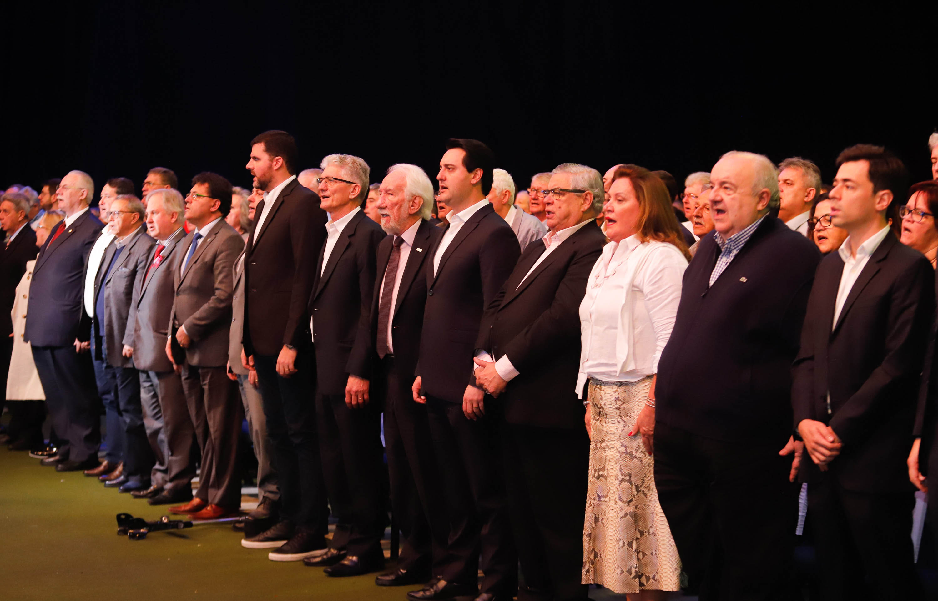 O Governo do Estado e a Federação da Agricultura do Estado do Paraná (Faep) renovaram nesta segunda-feira (21) o convênio para o programa Agrinho nas escolas estaduais do Paraná. O programa leva a escolas das redes públicas municipal e estadual atividades e materiais pedagógicos que tratam da preservação do meio ambiente, despertar da consciência de cidadania e questões que envolvem saúde e qualidade de vida.