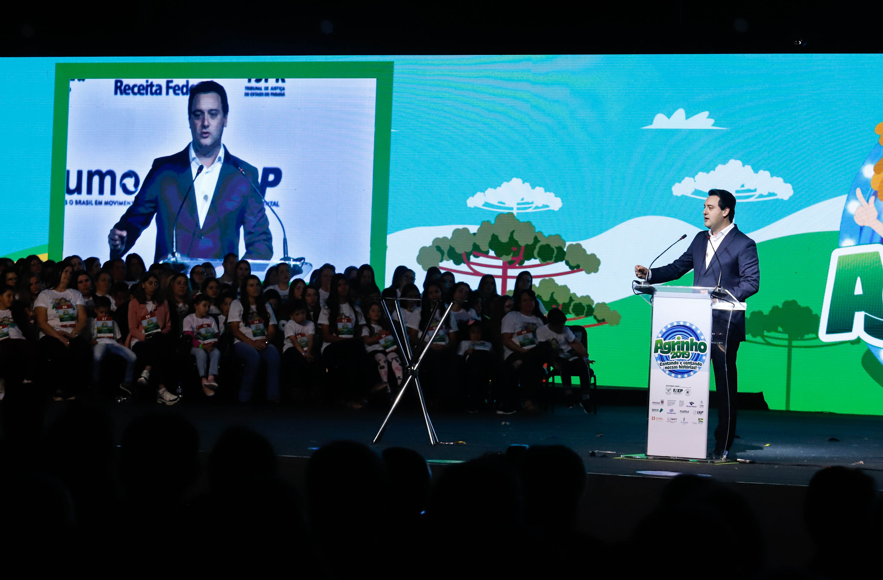 O Governo do Estado e a Federação da Agricultura do Estado do Paraná (Faep) renovaram nesta segunda-feira (21) o convênio para o programa Agrinho nas escolas estaduais do Paraná. O programa leva a escolas das redes públicas municipal e estadual atividades e materiais pedagógicos que tratam da preservação do meio ambiente, despertar da consciência de cidadania e questões que envolvem saúde e qualidade de vida.
