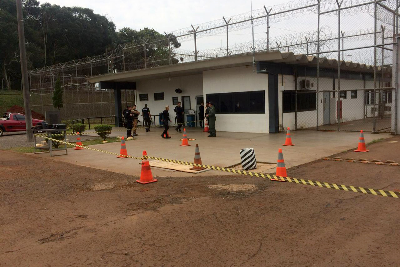 Unidades prisionais de Foz do Iguaçu e Londrina começaram um projeto pioneiro de monitoramento de presos por meio de drones. A ideia do Departamento Penitenciário do Paraná (Depen) é aproveitar que as Aeronaves Remotamente Pilotadas têm alta tecnologia e baixo custo. Nos últimos meses, os servidores da instituição têm recebido treinamento para trabalhar com os equipamentos. Foto; Divulgação/Depen