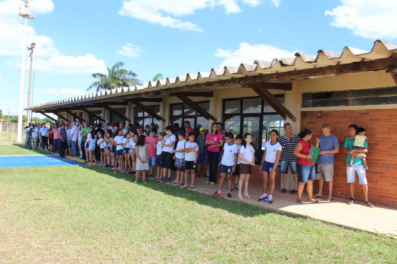 O primeiro voo de Curitiba para Paranavaí decolou às 13h10 desta quarta-feira (23) e pousou no município 1h45 depois, recolocando a cidade da região Noroeste no mapa da aviação regional. Os voos entre as duas cidades serão sempre no período da tarde, às 13h10, às segundas, quartas e sextas. O trajeto contrário será nos mesmos dias, às 15h15.Foto: Prefeitura de Paranavaí