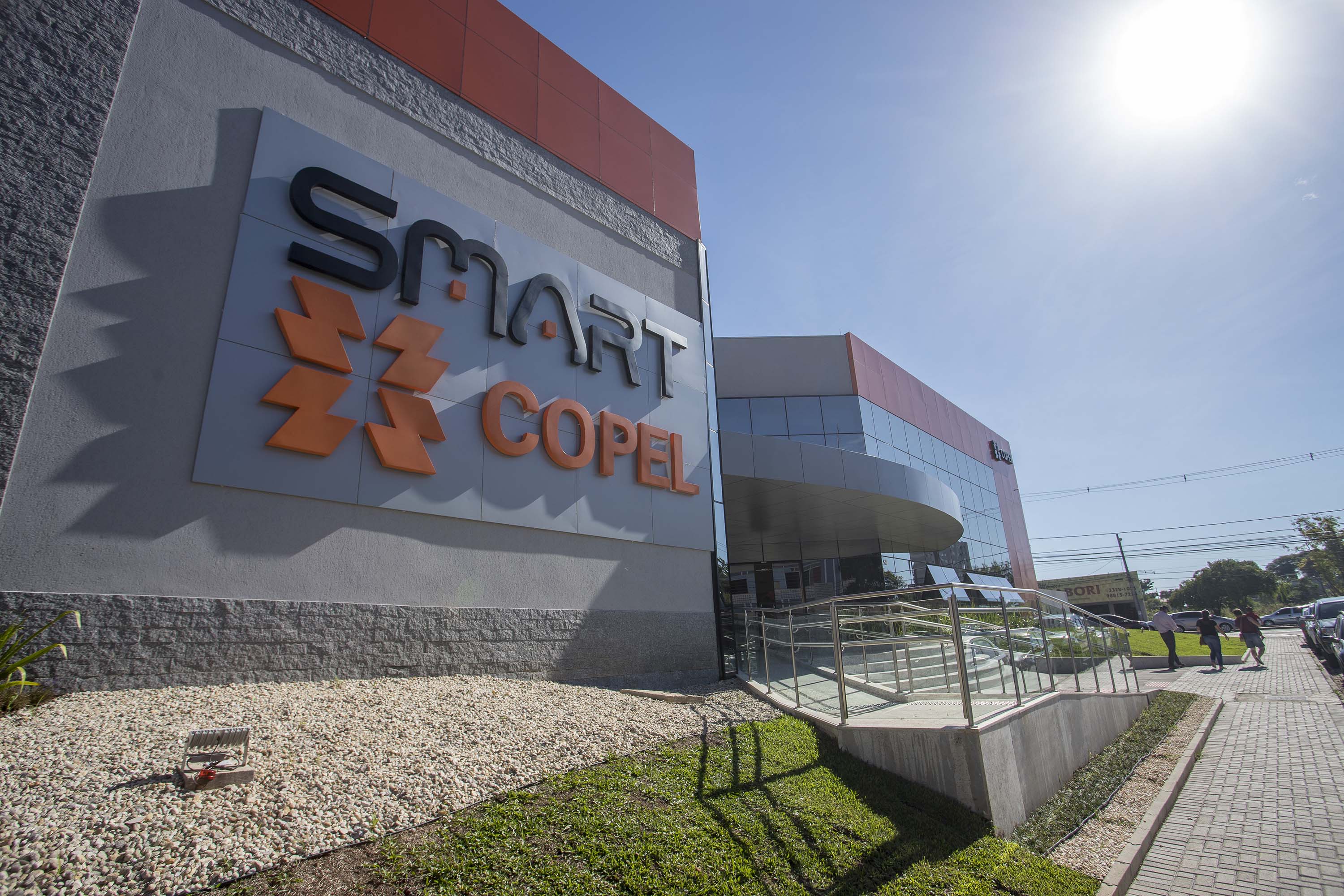 Copel completa neste sábado (26) 65 anos como a maior empresa do Paraná e a quarta do setor elétrico brasileiro, com negócios em 10 estados e foco renovado em suas atividades no Paraná