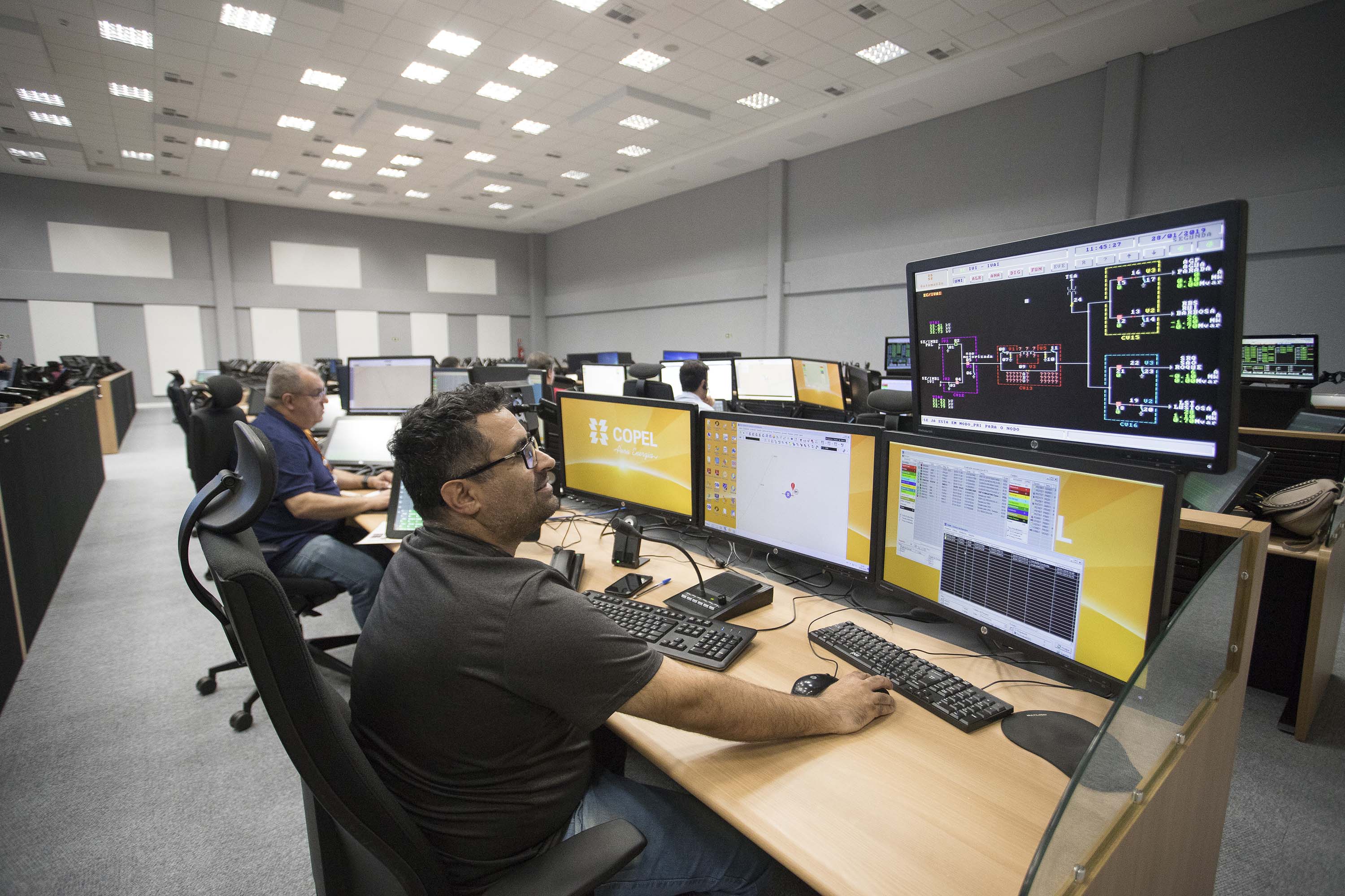 Copel completa neste sábado (26) 65 anos como a maior empresa do Paraná e a quarta do setor elétrico brasileiro, com negócios em 10 estados e foco renovado em suas atividades no Paraná