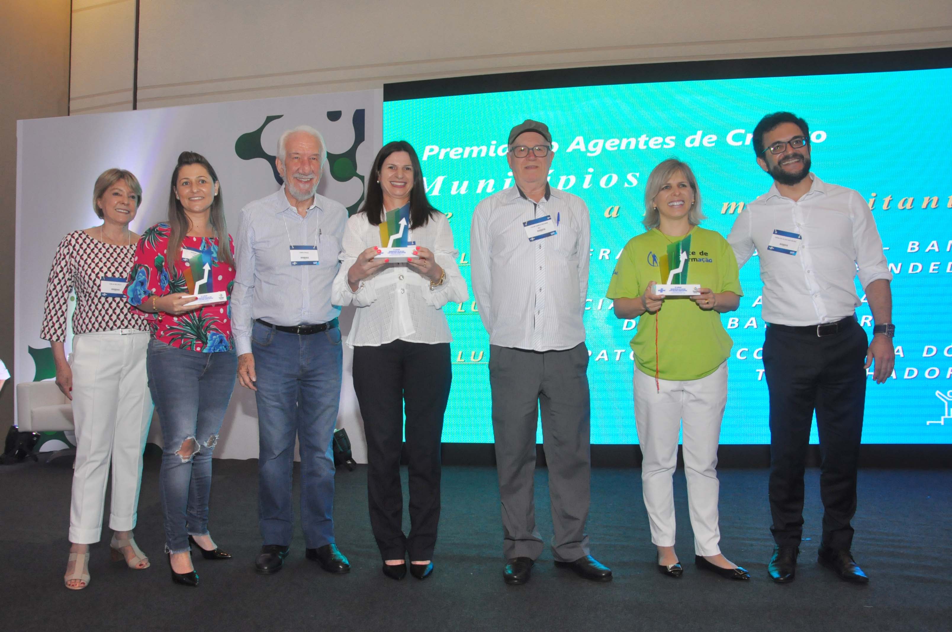 O trabalho realizado pela equipe da Sala do Empreendedor da prefeitura de Francisco Beltrão no atendimento de empreendedores e contratação de operações de microcrédito recebeu o primeiro lugar geral no Prêmio Fomento Paraná e Sebrae/PR de Microcrédito 2019