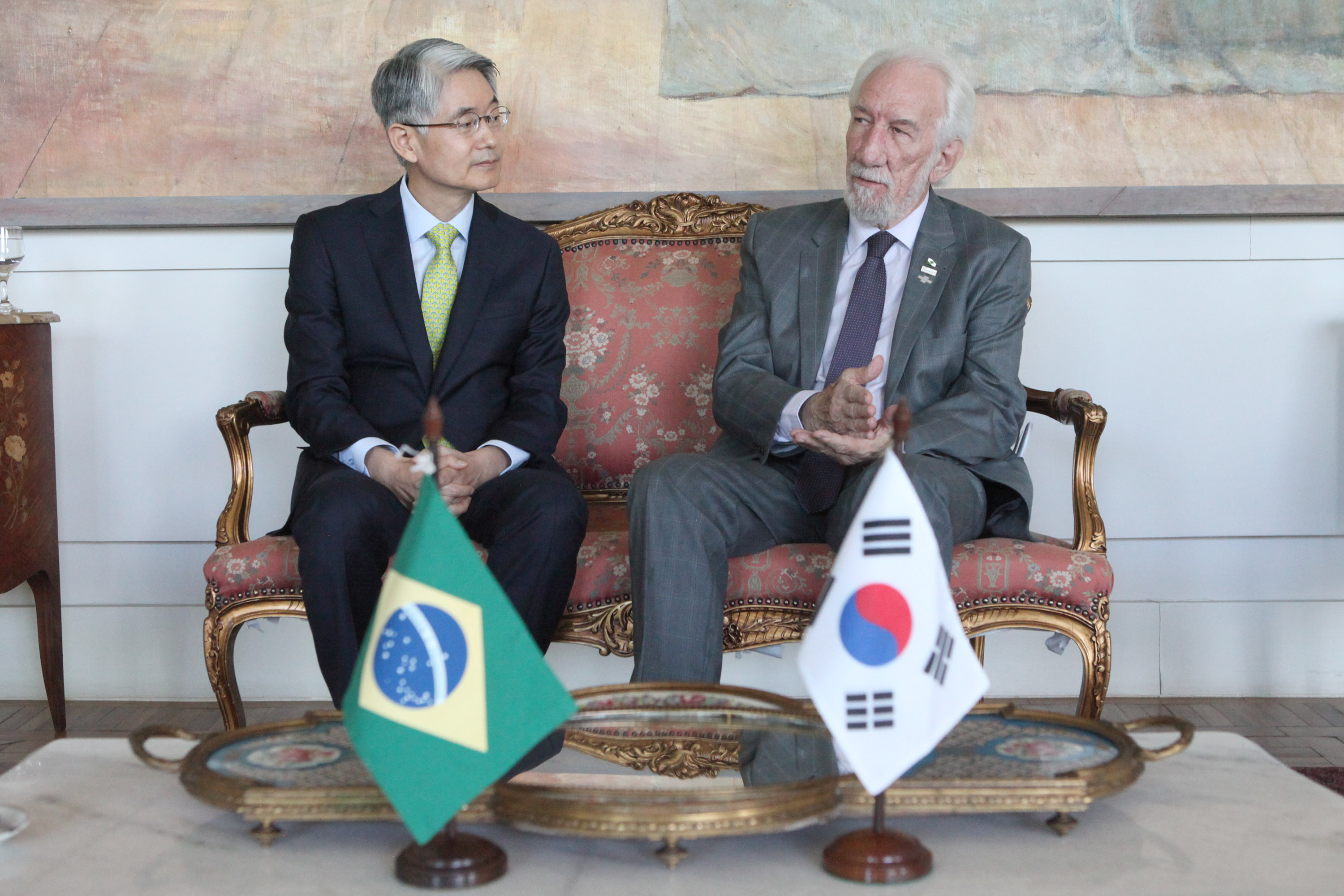 Vice-governador Darci Piana recebe o embaixador da Coreia do Sul,  Chan-Woo Kim. Curitiba,01/11/2019 - Foto: Ari Dias/AEN
