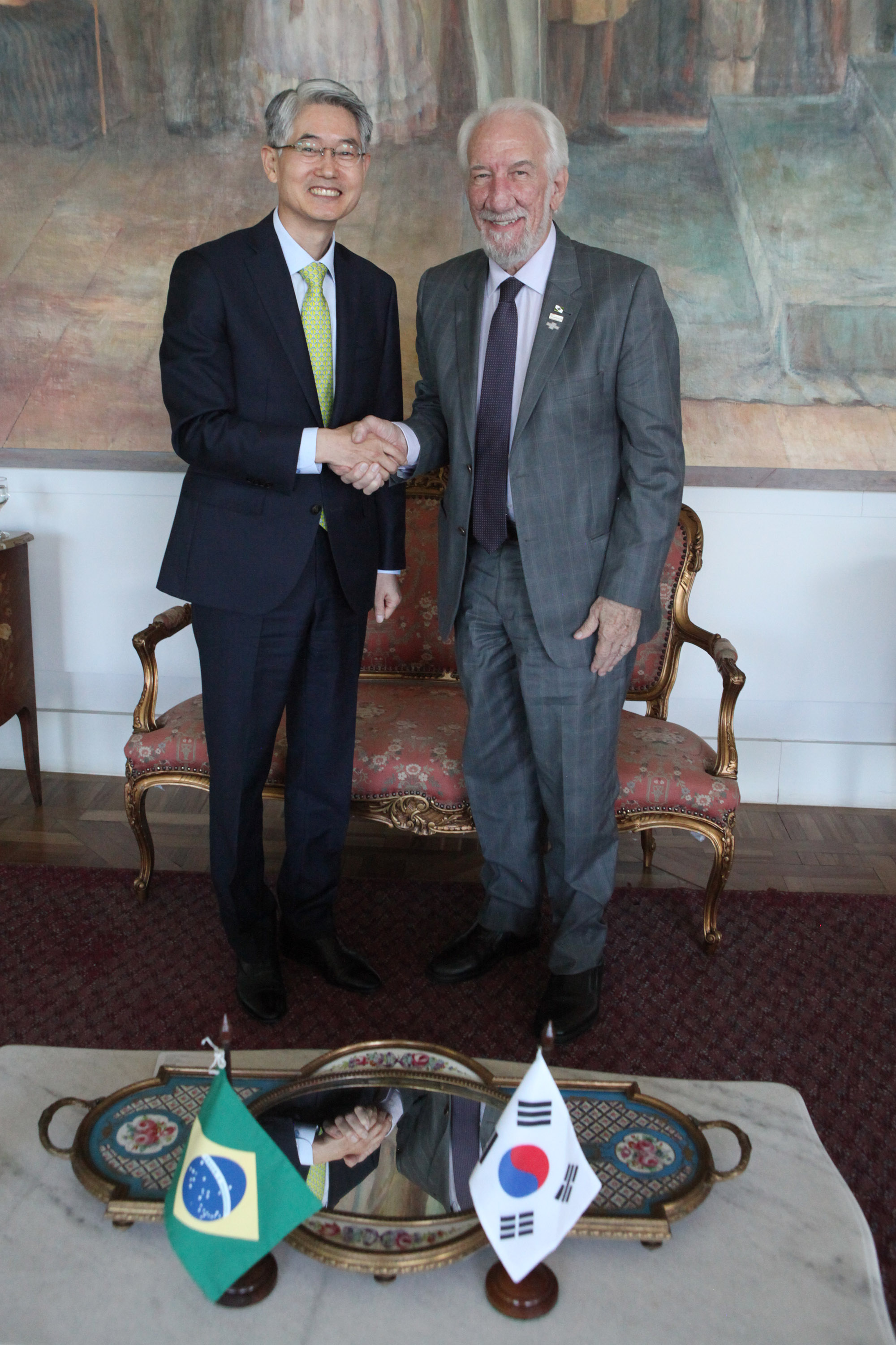 Vice-governador Darci Piana recebe o embaixador da Coreia do Sul,  Chan-Woo Kim. Curitiba,01/11/2019 - Foto: Ari Dias/AEN