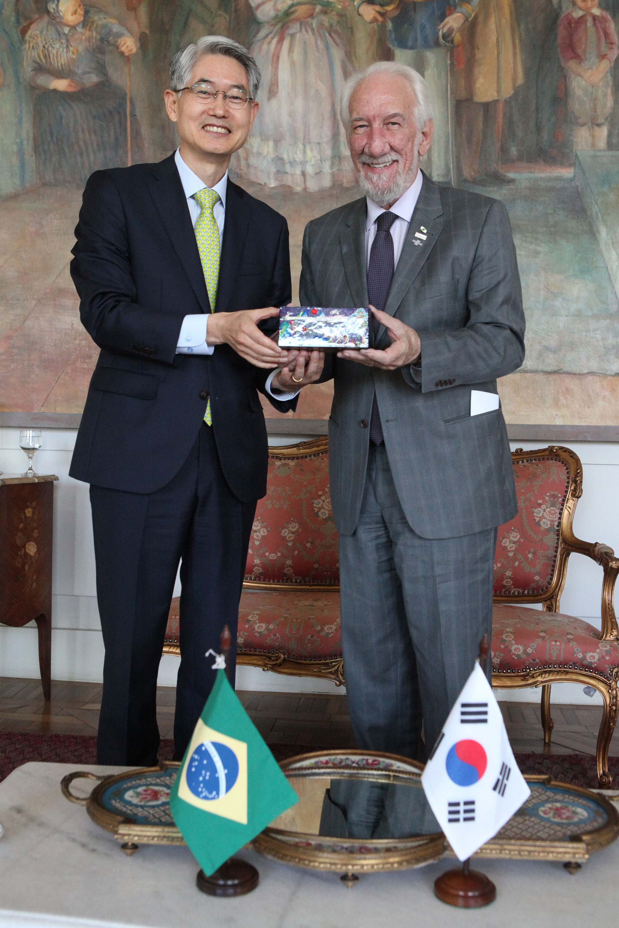 Vice-governador Darci Piana recebe o embaixador da Coreia do Sul,  Chan-Woo Kim. Curitiba,01/11/2019 - Foto: Ari Dias/AEN