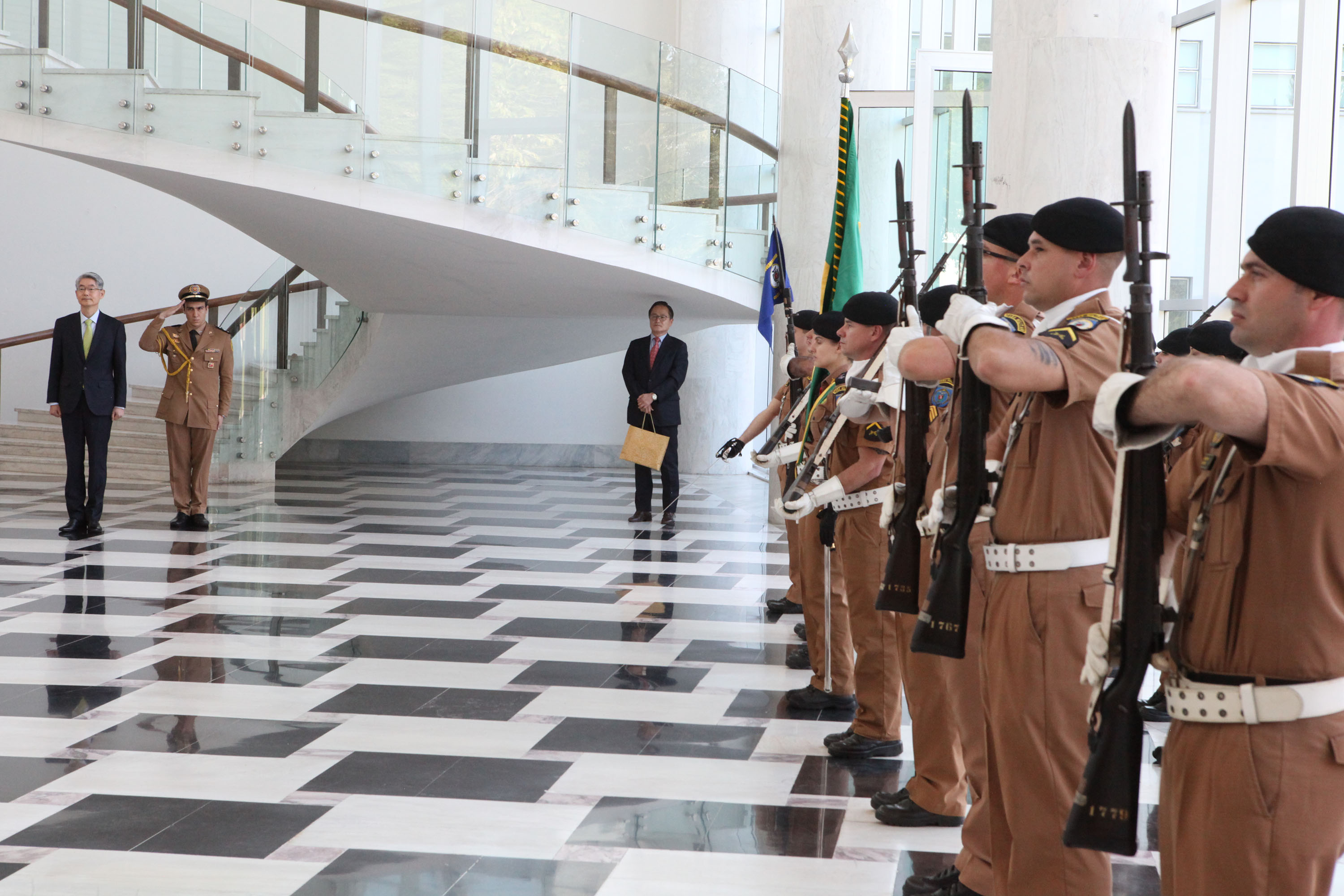 Vice-governador Darci Piana recebe o embaixador da Coreia do Sul,  Chan-Woo Kim. Curitiba,01/11/2019 - Foto: Ari Dias/AEN