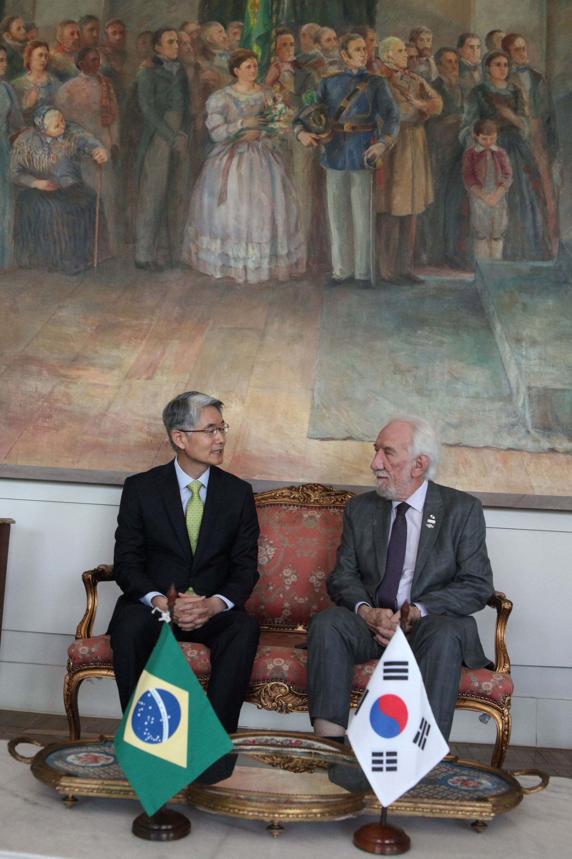Vice-governador Darci Piana recebe o embaixador da Coreia do Sul,  Chan-Woo Kim. Curitiba,01/11/2019 - Foto: Ari Dias/AEN