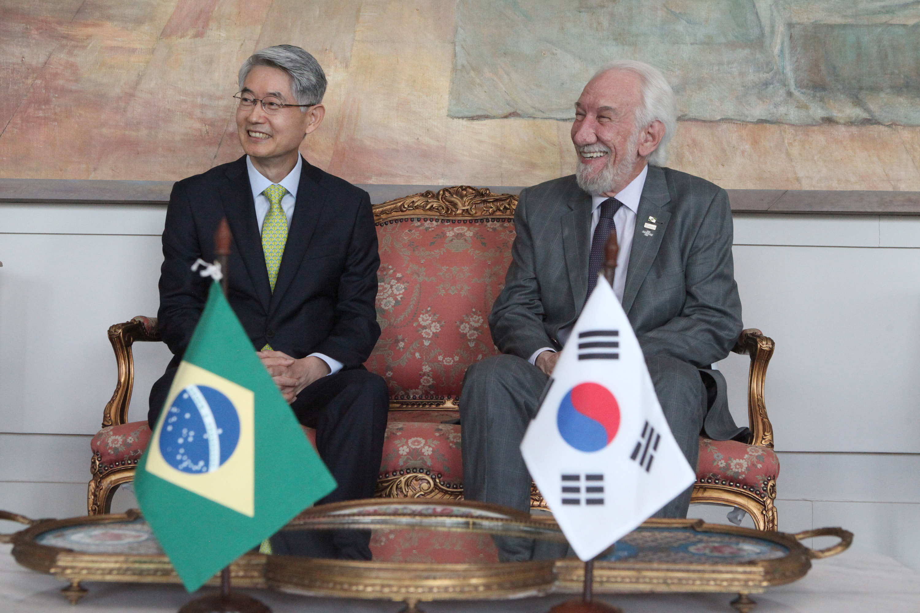 Vice-governador Darci Piana recebe o embaixador da Coreia do Sul,  Chan-Woo Kim. Curitiba,01/11/2019 - Foto: Ari Dias/AEN