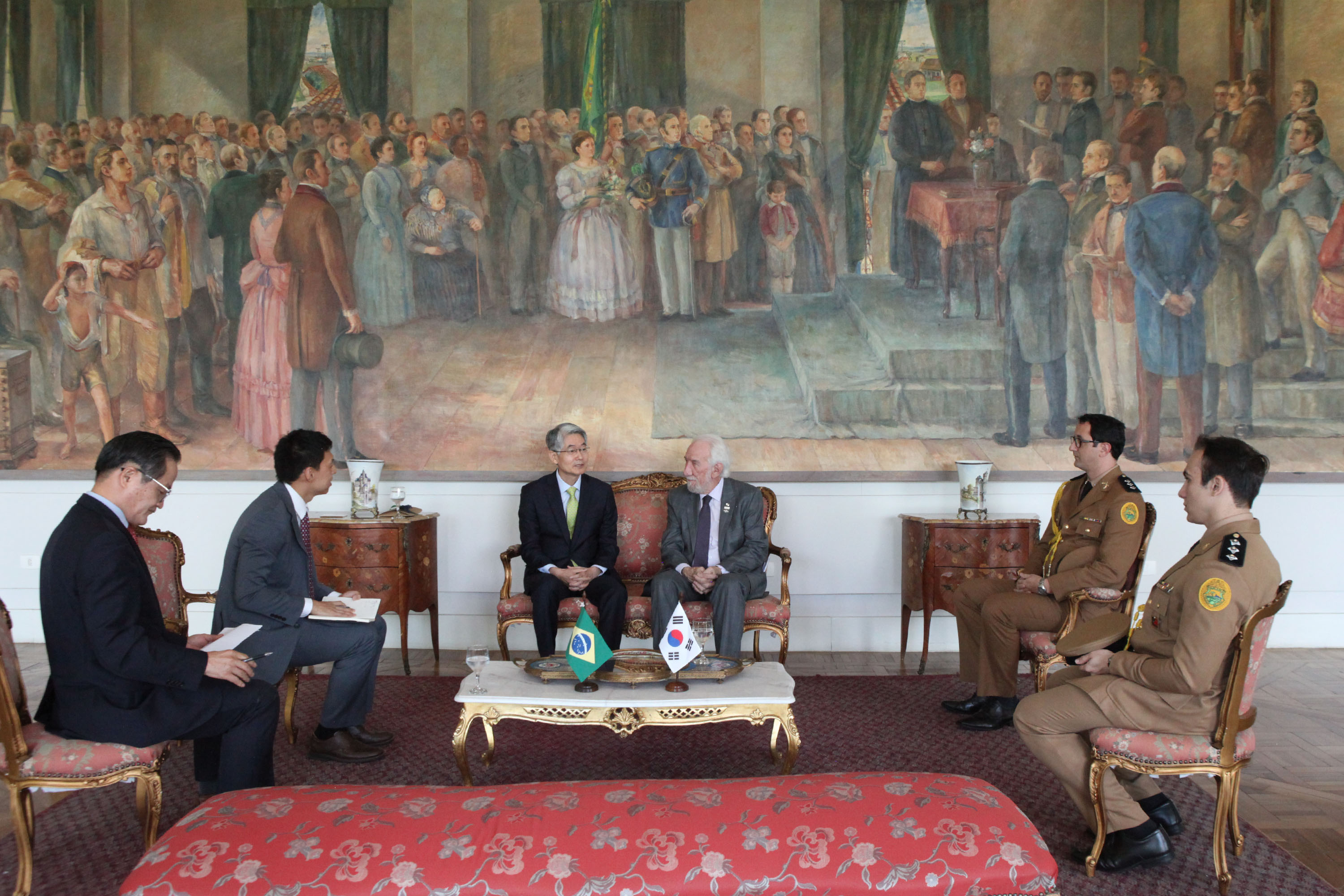 Vice-governador Darci Piana recebe o embaixador da Coreia do Sul,  Chan-Woo Kim. Curitiba,01/11/2019 - Foto: Ari Dias/AEN