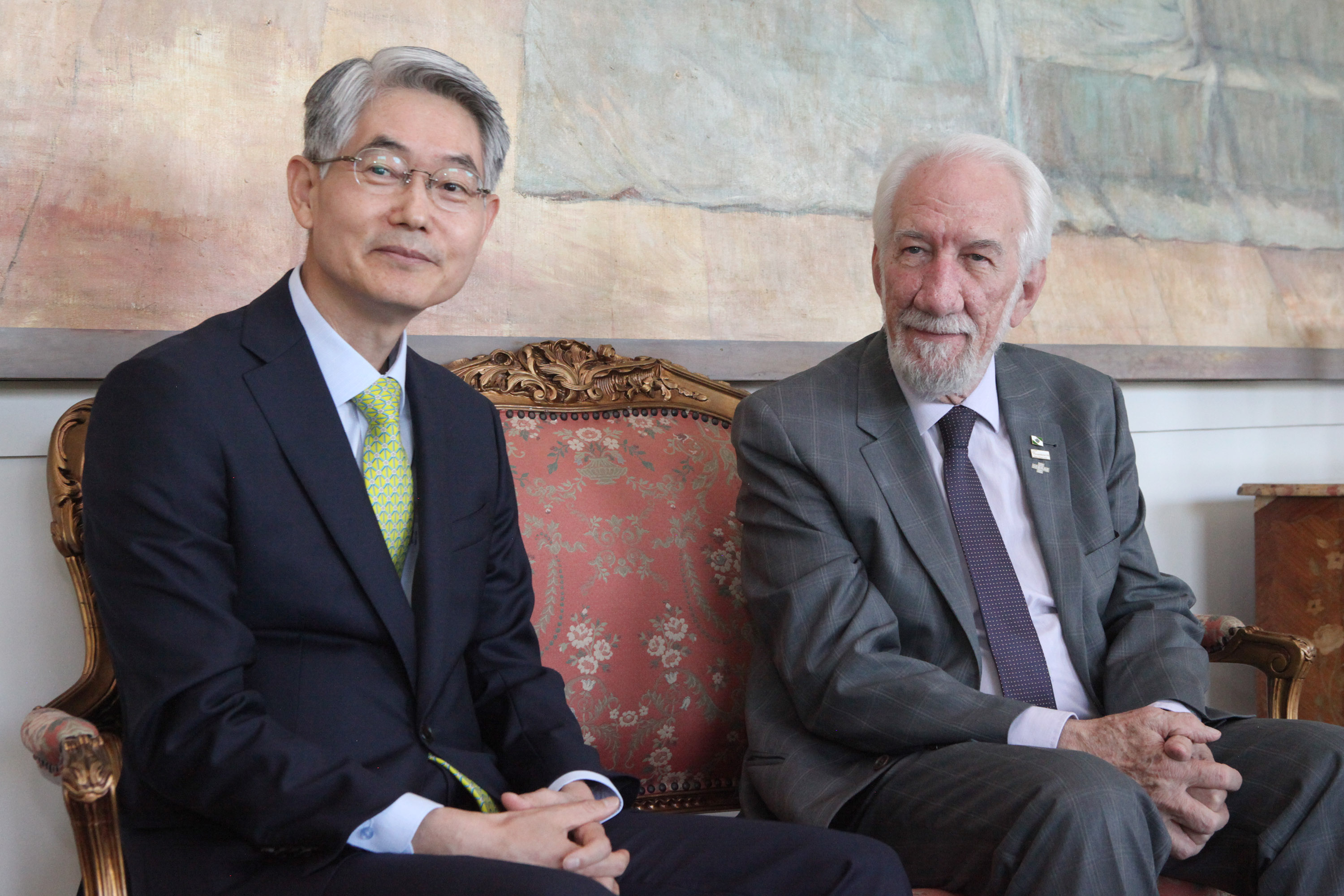 Vice-governador Darci Piana recebe o embaixador da Coreia do Sul,  Chan-Woo Kim. Curitiba,01/11/2019 - Foto: Ari Dias/AEN