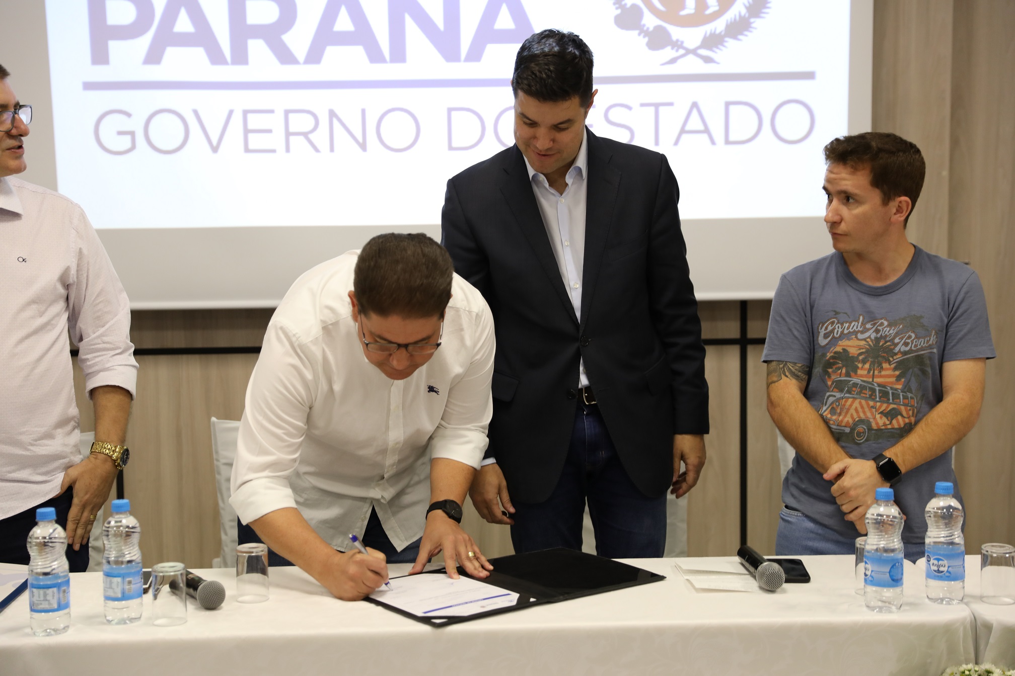 A Companhia de Saneamento do Paraná (Sanepar) vai ampliar o abastecimento de água e o esgotamento sanitário em Laranjeiras do Sul, no Centro-Oeste do Estado. A empresa está investindo R$ 17,6 milhões em obras no sistema de abastecimento e distribuição de água e mais R$ 1,9 milhão em melhorias no tratamento do esgoto. Foto: Divulgação/Sanepar