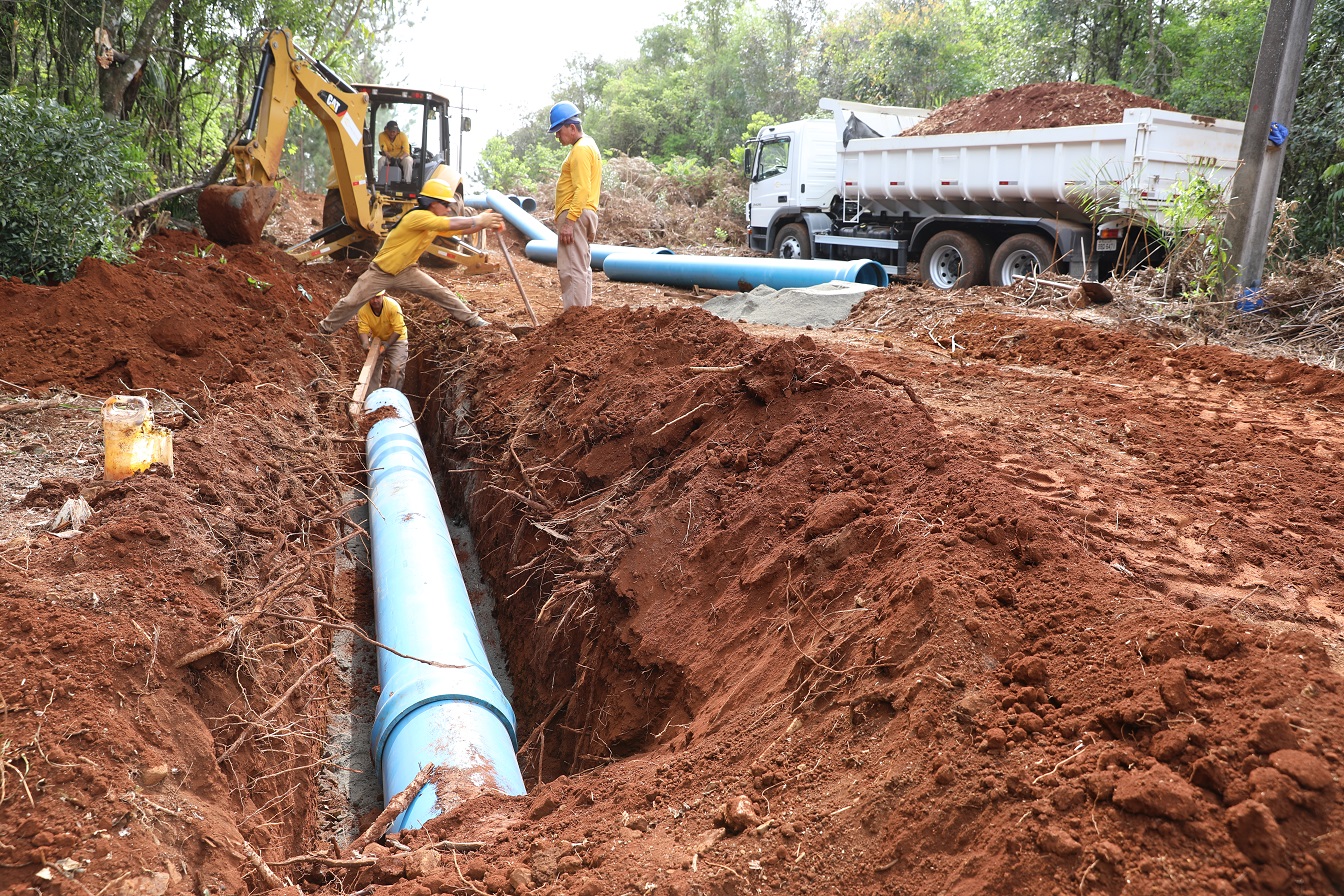 A Companhia de Saneamento do Paraná (Sanepar) vai ampliar o abastecimento de água e o esgotamento sanitário em Laranjeiras do Sul, no Centro-Oeste do Estado. A empresa está investindo R$ 17,6 milhões em obras no sistema de abastecimento e distribuição de água e mais R$ 1,9 milhão em melhorias no tratamento do esgoto. Foto: Divulgação/Sanepar