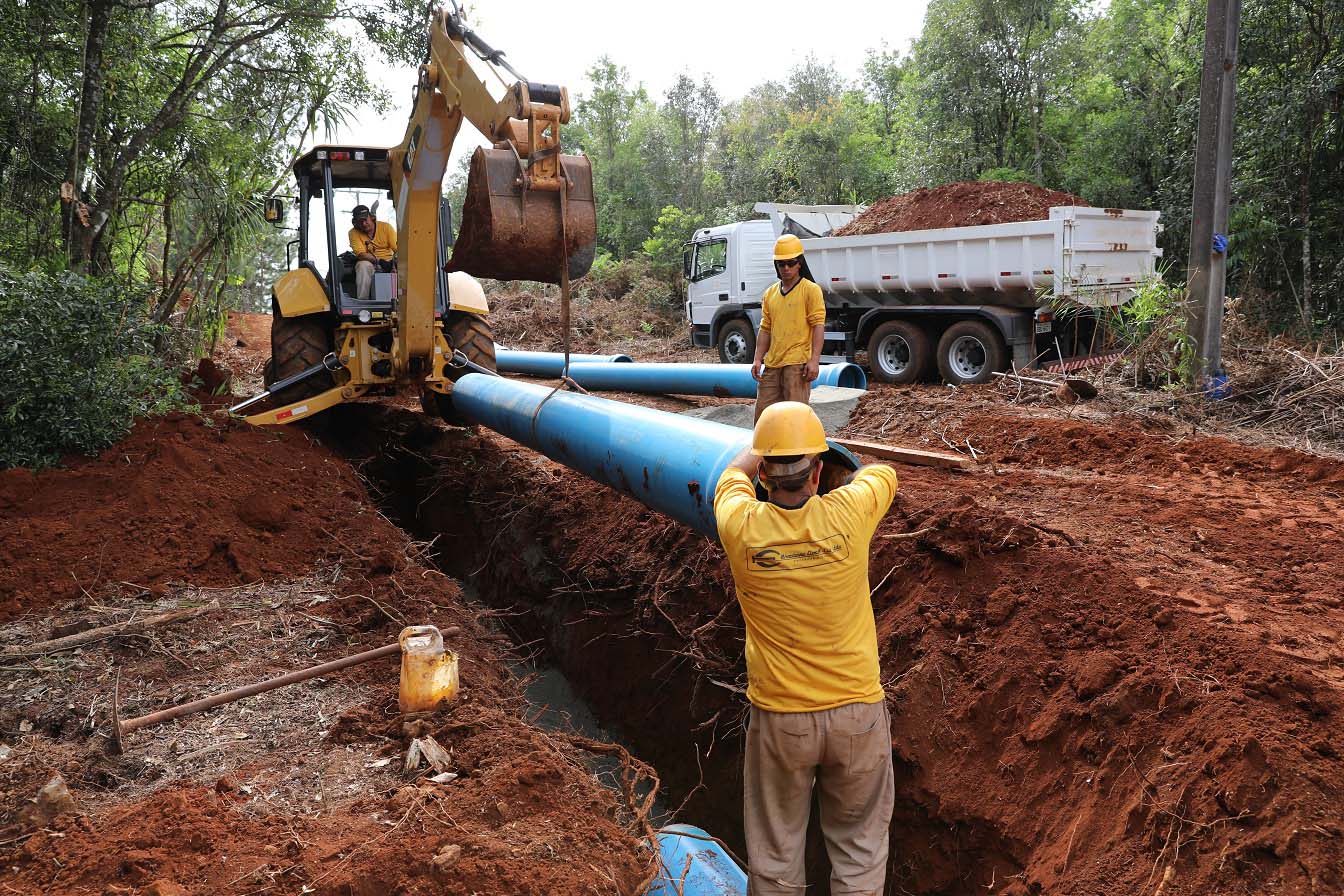 A Companhia de Saneamento do Paraná (Sanepar) vai ampliar o abastecimento de água e o esgotamento sanitário em Laranjeiras do Sul, no Centro-Oeste do Estado. A empresa está investindo R$ 17,6 milhões em obras no sistema de abastecimento e distribuição de água e mais R$ 1,9 milhão em melhorias no tratamento do esgoto. Foto: Divulgação/Sanepar