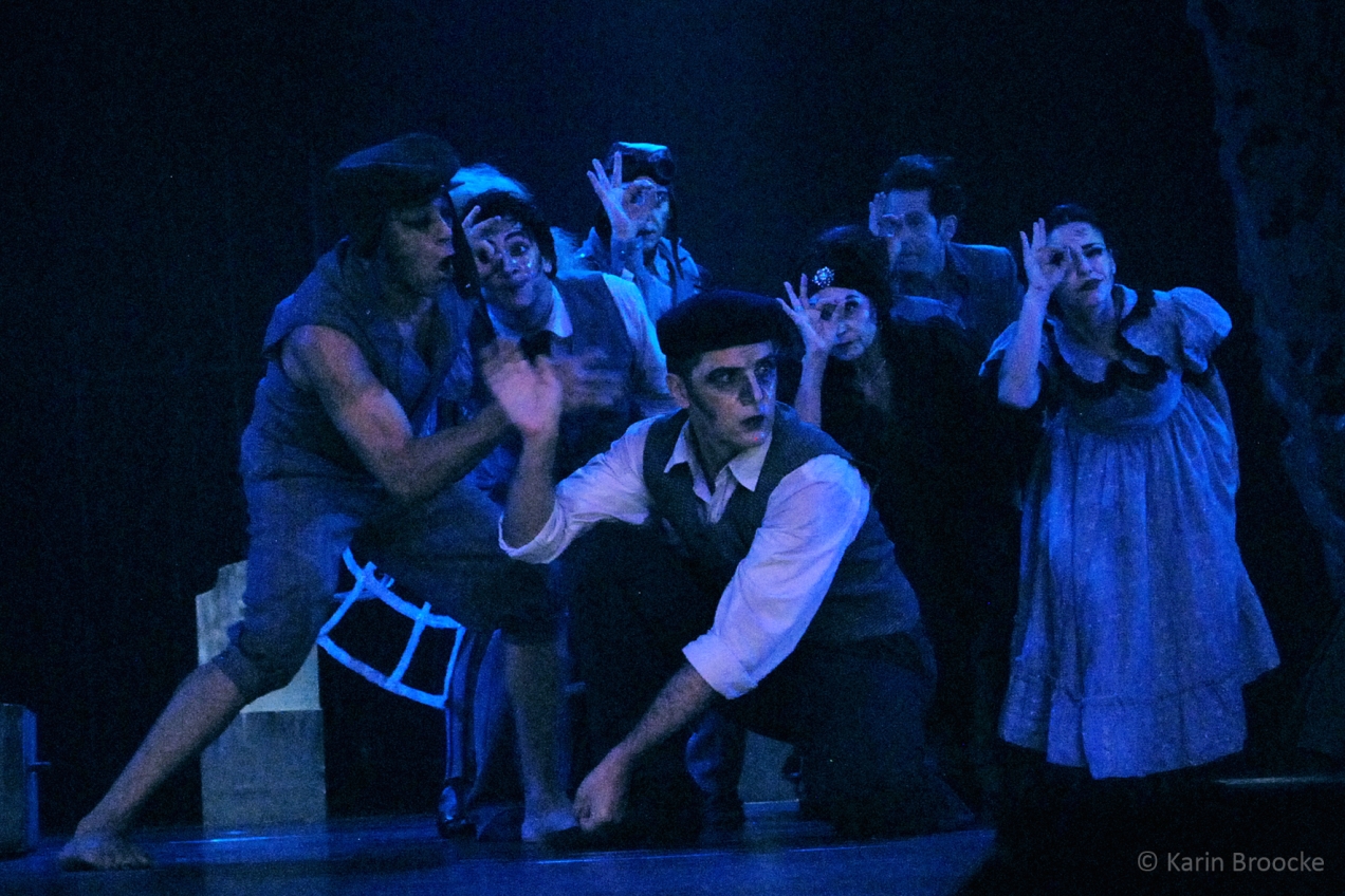 Dança, música e teatro marcam a programação de fim de ano do Centro Cultural Teatro Guaíra. Entre as atrações há a estreia de João e Maria, montagem especial da Escola de Dança Teatro Guaíra, com mais de 100 alunos em cena. Já a Orquestra Sinfônica do Paraná apresenta cinco concertos até o fim de dezembro, incluindo o espetáculo My Fair Lady, com 14 trechos do musical clássico, que será cantado ao vivo em português.