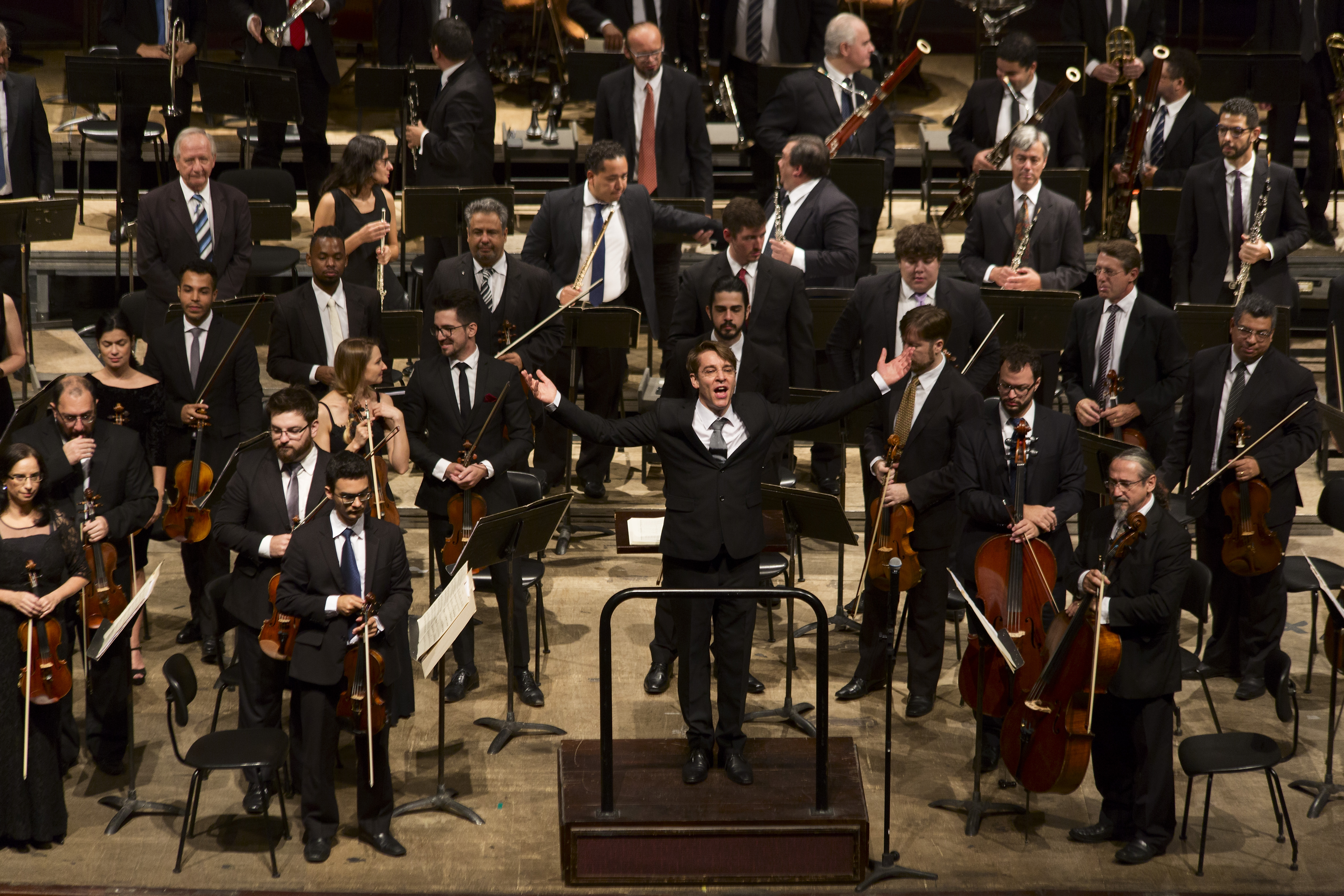 Dança, música e teatro marcam a programação de fim de ano do Centro Cultural Teatro Guaíra. Entre as atrações há a estreia de João e Maria, montagem especial da Escola de Dança Teatro Guaíra, com mais de 100 alunos em cena. Já a Orquestra Sinfônica do Paraná apresenta cinco concertos até o fim de dezembro, incluindo o espetáculo My Fair Lady, com 14 trechos do musical clássico, que será cantado ao vivo em português.