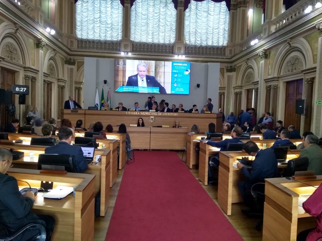 Dezessete integrantes da Polícia Científica do Paraná foram homenageados na Câmara de Vereadores de Curitiba nesta quarta-feira (13)