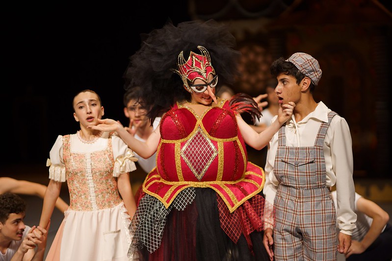 O Teatro Guaíra apresenta neste fim de semana dois espetáculos que fazem parte da programação especial de fim de ano: o balé João e Maria, da Escola de Dança Teatro Guaíra, e o concerto América Tropical, interpretado pela Orquestra Sinfônica do Paraná. Foto: Cesar Bond/CCTG