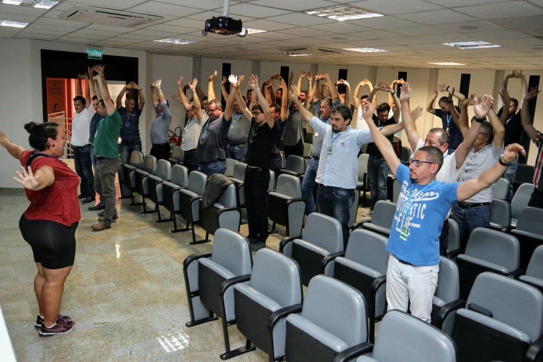 A empresa pública Portos do Paraná promoveu uma programação especial para os homens, marcando o mês do Novembro Azul. No final da tarde, nesta quarta-feira (20), o evento reuniu mais de 50 colaboradores de todos os setores, no auditório da sede administrativa, Palácio Taquaré, em Paranaguá.Foto: Divulgação/Portos do Paraná