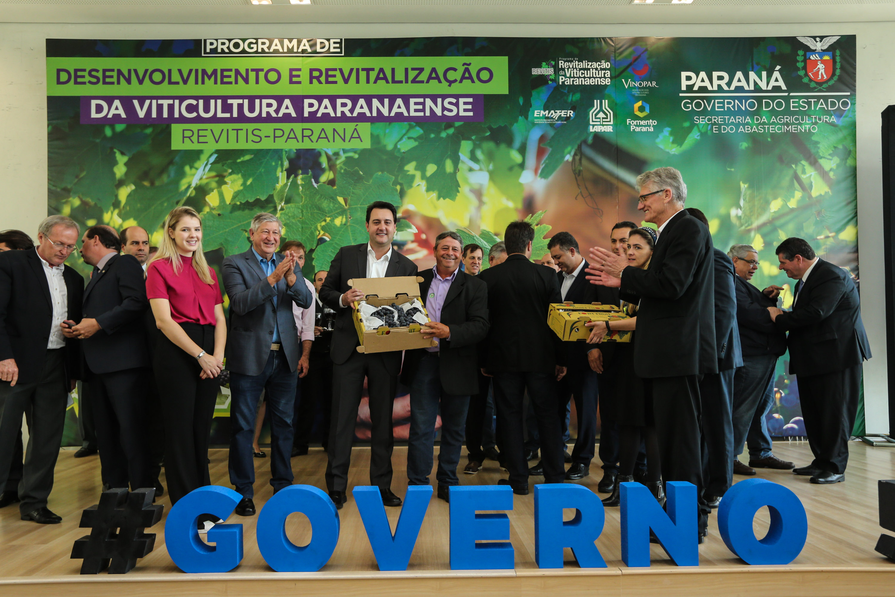 O Governador Carlos Massa Ratinho Júnior e o secretário estadual da Agricultura e Abastecimento, Norberto Ortigara, lançam nesta terça-feira (26), o programa de Desenvolvimento e Revitalização da Viticultura e da Agroindústria Vitícola no Paraná, o Revitis. Curitiba, 26/11/2019 - Foto: Geraldo Bubniak/AEN