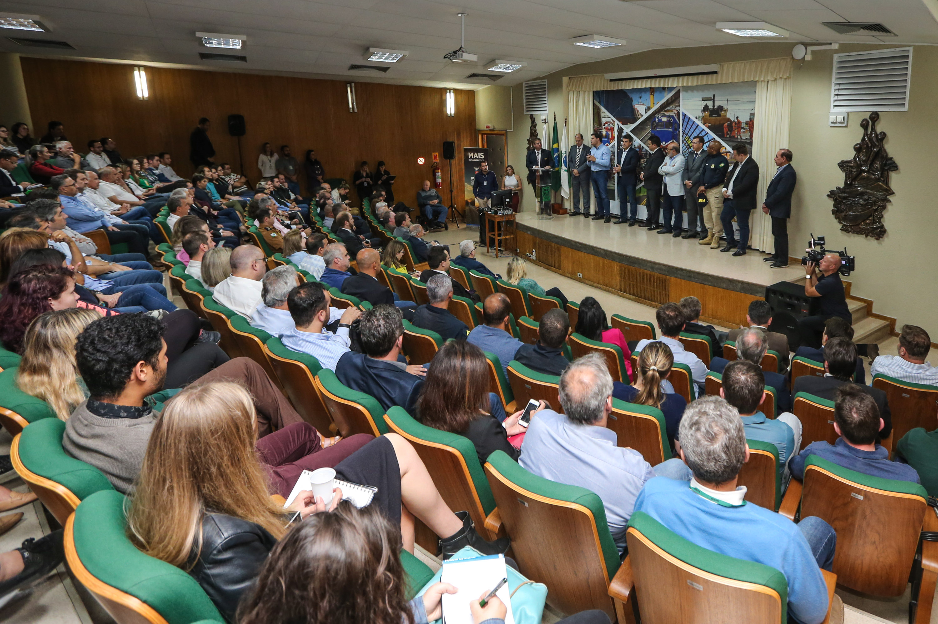 Na primeira reunião para apresentação do cronograma de atividades, o secretário de Estado da Infraestrutura e Logística, Sandro Alex, explicou que o objetivo dos grupos de trabalho do Governo do Estado e da União é garantir uma modelagem moderna de concessão.