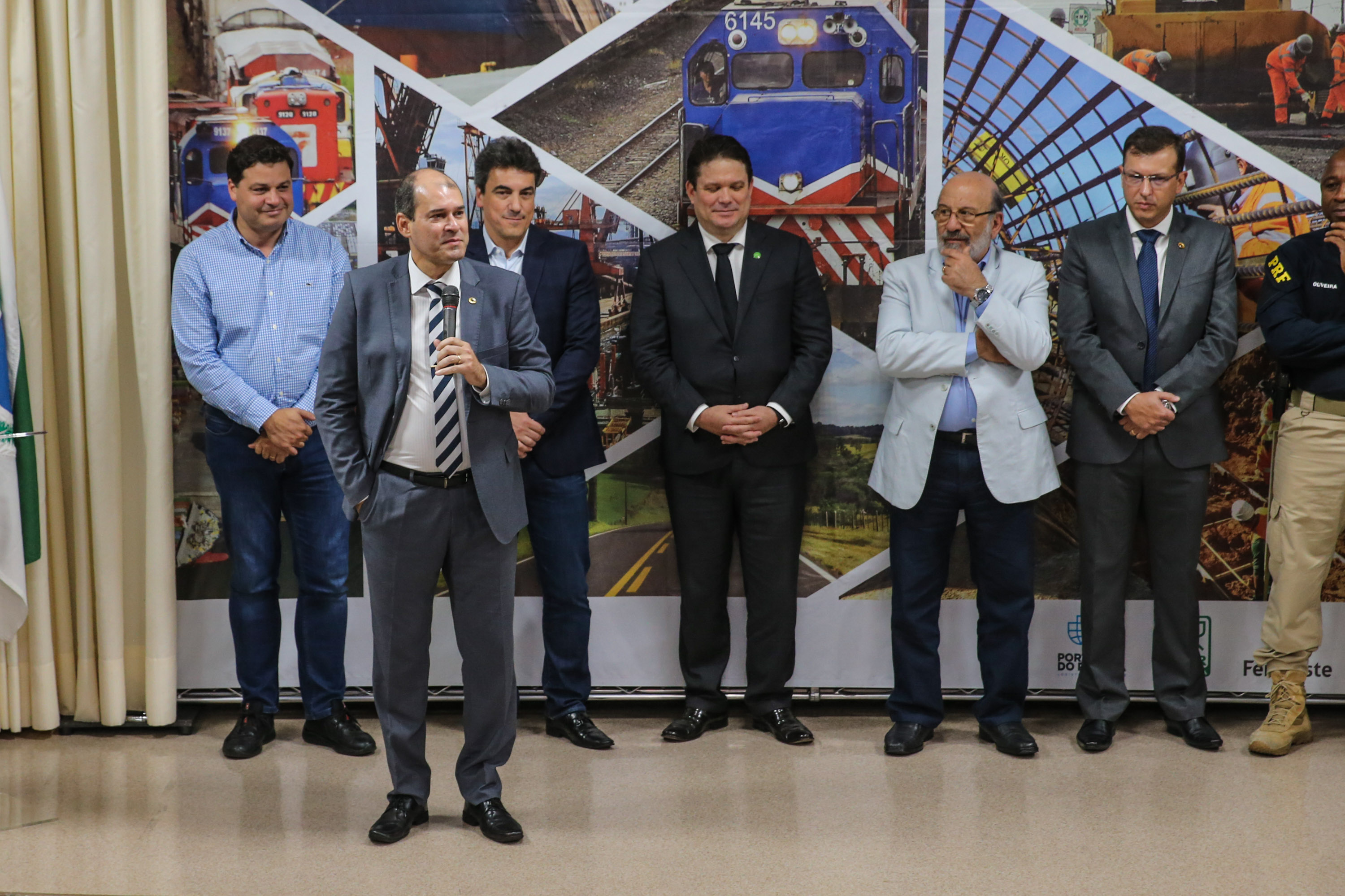 Na primeira reunião para apresentação do cronograma de atividades, o secretário de Estado da Infraestrutura e Logística, Sandro Alex, explicou que o objetivo dos grupos de trabalho do Governo do Estado e da União é garantir uma modelagem moderna de concessão.