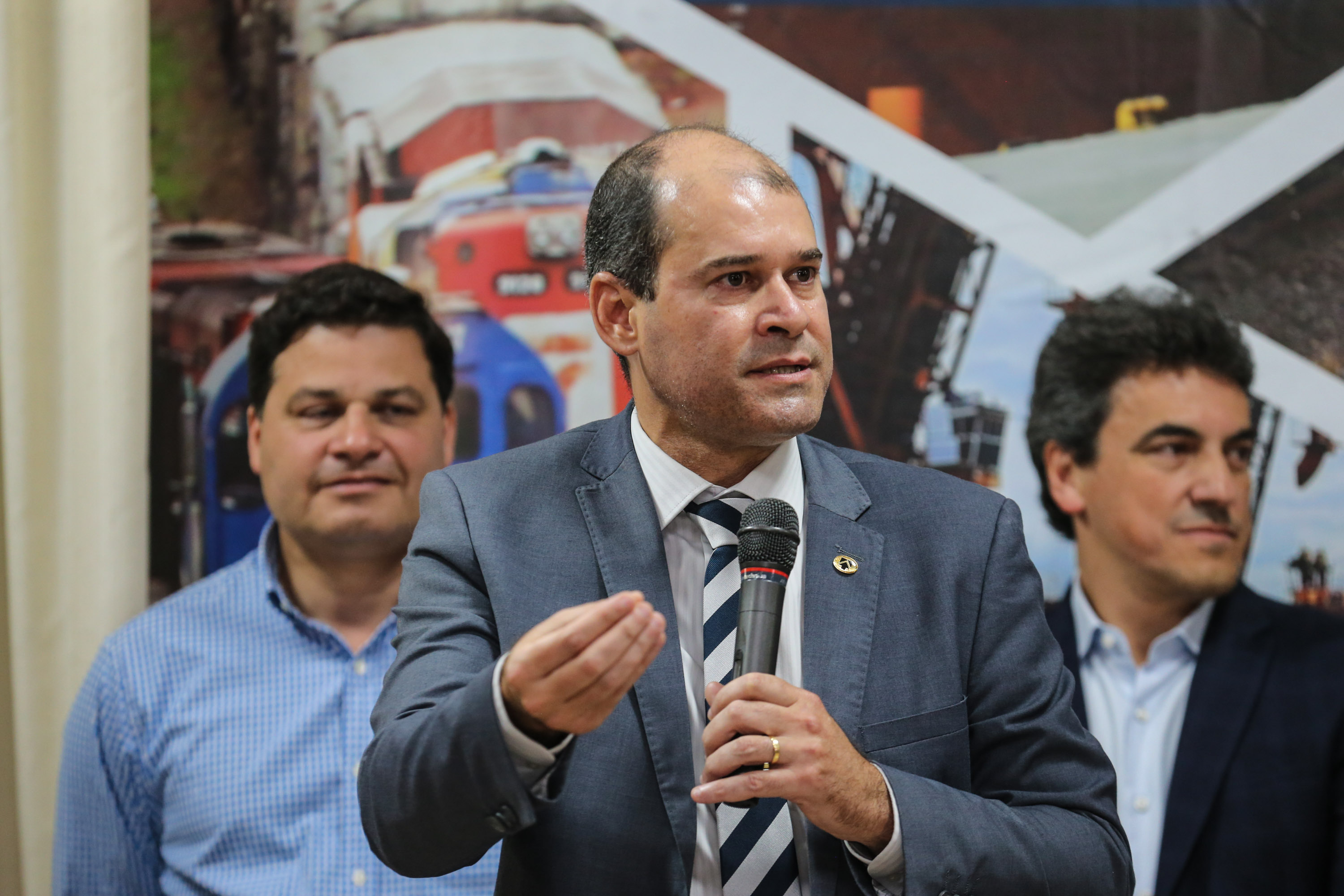 Na primeira reunião para apresentação do cronograma de atividades, o secretário de Estado da Infraestrutura e Logística, Sandro Alex, explicou que o objetivo dos grupos de trabalho do Governo do Estado e da União é garantir uma modelagem moderna de concessão.