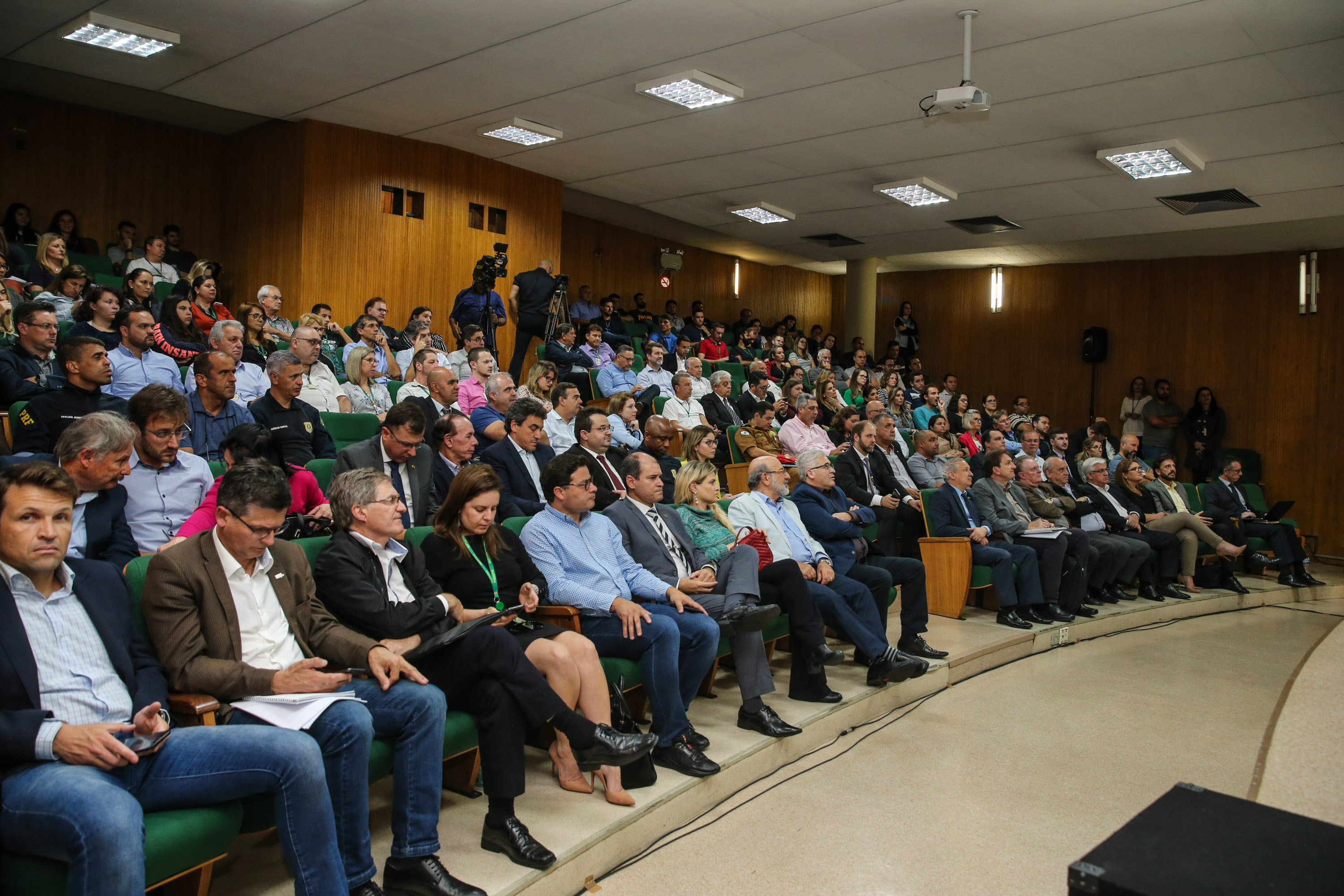 Na primeira reunião para apresentação do cronograma de atividades, o secretário de Estado da Infraestrutura e Logística, Sandro Alex, explicou que o objetivo dos grupos de trabalho do Governo do Estado e da União é garantir uma modelagem moderna de concessão.