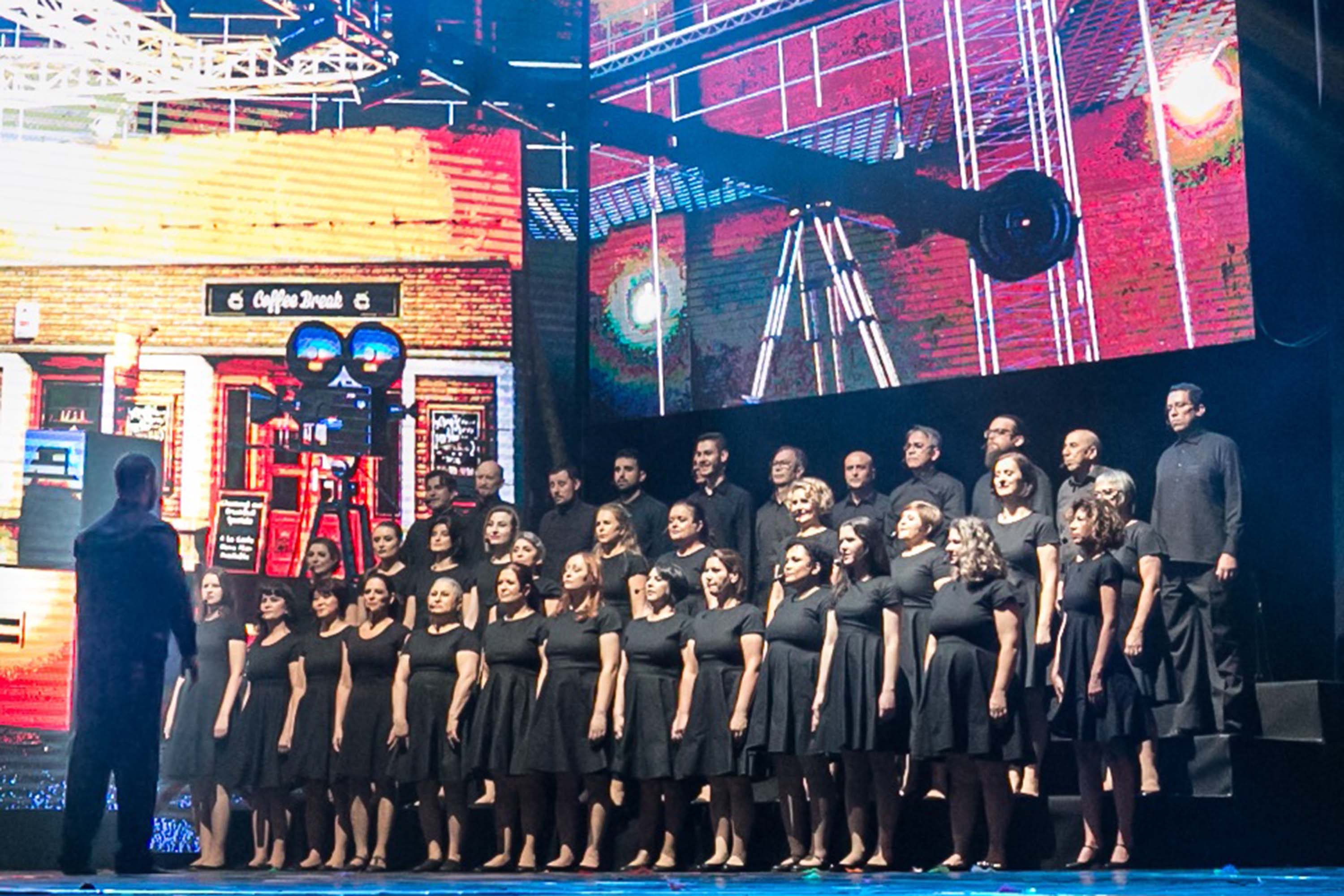 Corais da Copel realizam apresentações natalinas.