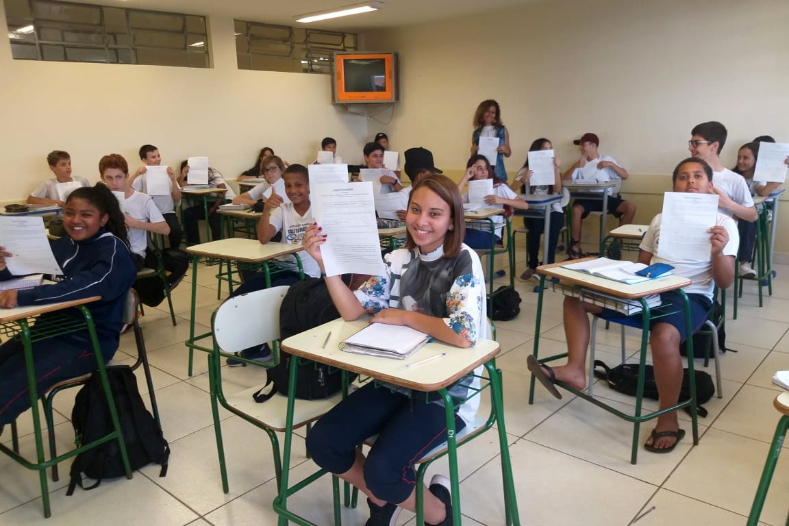 Começou com uma passeata puxada por 300 estudantes e terminou com toda uma cidade mobilizada no enfrentamento à violência contra as mulheres. A responsável é Adriana Reis, professora do 6º ano do Ensino Fundamental no Colégio Estadual Talita Bresolin, no município de Califórnia, no Norte do Paraná, que desenvolveu um projeto com o propósito de conscientizar a comunidade escolar e os moradores da cidade sobre violência doméstica. Foto:SEED