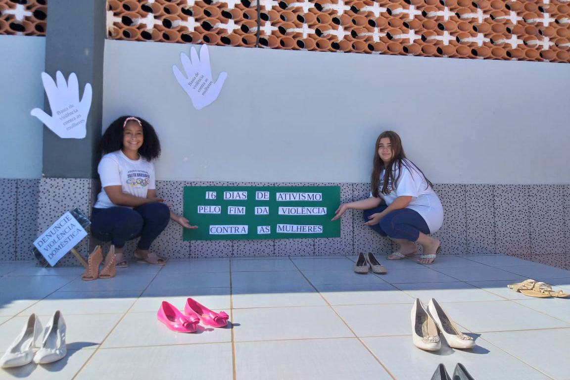 Começou com uma passeata puxada por 300 estudantes e terminou com toda uma cidade mobilizada no enfrentamento à violência contra as mulheres. A responsável é Adriana Reis, professora do 6º ano do Ensino Fundamental no Colégio Estadual Talita Bresolin, no município de Califórnia, no Norte do Paraná, que desenvolveu um projeto com o propósito de conscientizar a comunidade escolar e os moradores da cidade sobre violência doméstica. Foto:SEED