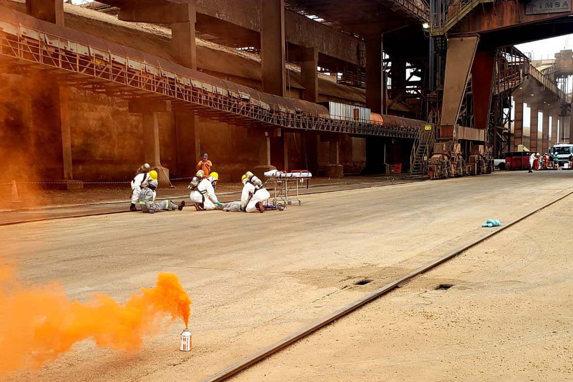 O Porto de Paranaguá promoveu nesta quarta-feira (11) um simulado para atendimento de emergência química. Esta é a primeira ação deste tipo e preparou trabalhadores de vários setores e empresas para dar resposta rápida e eficaz em caso de contato com produtos usados na fumigação, um tratamento feito nas cargas de granéis vegetais para controle de pragas.

Foto: Pierpaolo Nota