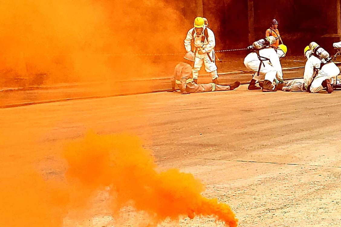 O Porto de Paranaguá promoveu nesta quarta-feira (11) um simulado para atendimento de emergência química. Esta é a primeira ação deste tipo e preparou trabalhadores de vários setores e empresas para dar resposta rápida e eficaz em caso de contato com produtos usados na fumigação, um tratamento feito nas cargas de granéis vegetais para controle de pragas.

Foto: Pierpaolo Nota