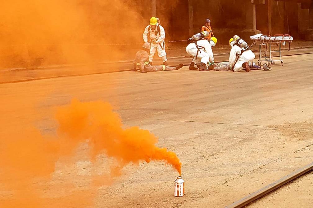 O Porto de Paranaguá promoveu nesta quarta-feira (11) um simulado para atendimento de emergência química. Esta é a primeira ação deste tipo e preparou trabalhadores de vários setores e empresas para dar resposta rápida e eficaz em caso de contato com produtos usados na fumigação, um tratamento feito nas cargas de granéis vegetais para controle de pragas.

Foto: Pierpaolo Nota