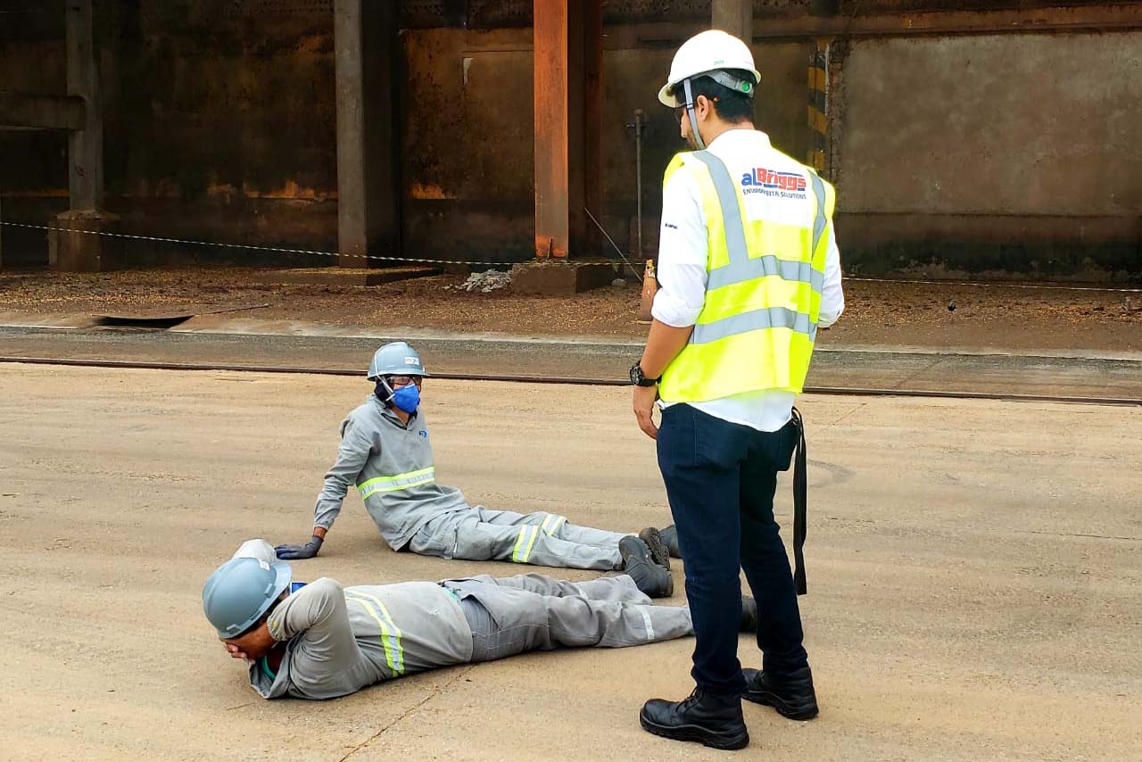 O Porto de Paranaguá promoveu nesta quarta-feira (11) um simulado para atendimento de emergência química. Esta é a primeira ação deste tipo e preparou trabalhadores de vários setores e empresas para dar resposta rápida e eficaz em caso de contato com produtos usados na fumigação, um tratamento feito nas cargas de granéis vegetais para controle de pragas.

Foto: Pierpaolo Nota