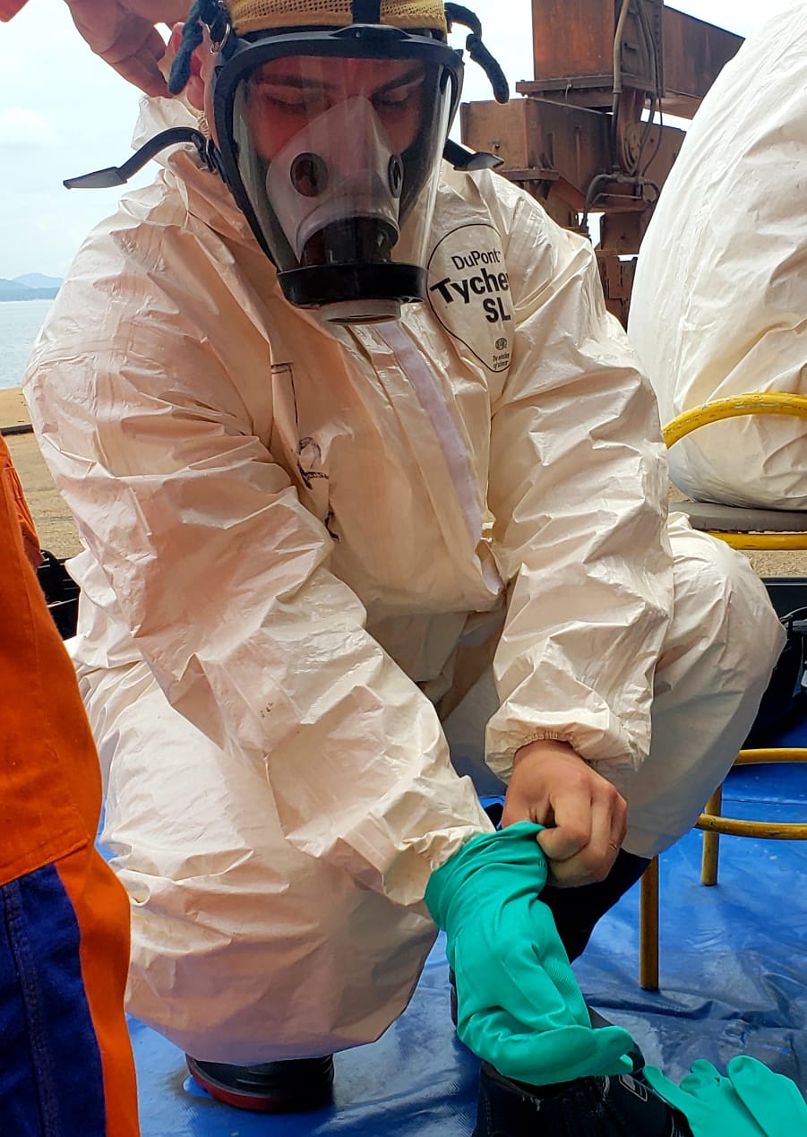 O Porto de Paranaguá promoveu nesta quarta-feira (11) um simulado para atendimento de emergência química. Esta é a primeira ação deste tipo e preparou trabalhadores de vários setores e empresas para dar resposta rápida e eficaz em caso de contato com produtos usados na fumigação, um tratamento feito nas cargas de granéis vegetais para controle de pragas.

Foto: Pierpaolo Nota