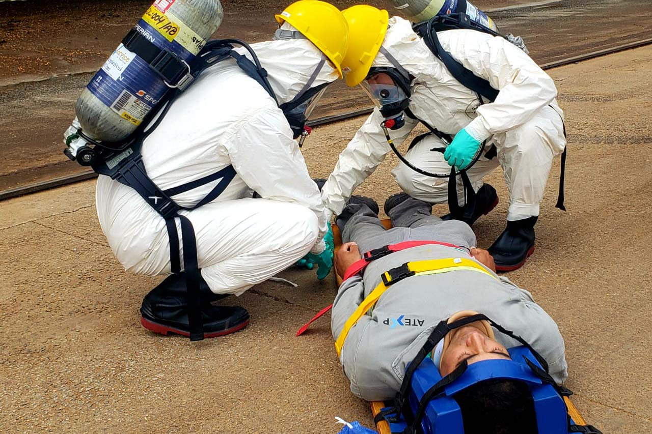 O Porto de Paranaguá promoveu nesta quarta-feira (11) um simulado para atendimento de emergência química. Esta é a primeira ação deste tipo e preparou trabalhadores de vários setores e empresas para dar resposta rápida e eficaz em caso de contato com produtos usados na fumigação, um tratamento feito nas cargas de granéis vegetais para controle de pragas.

Foto: Pierpaolo Nota