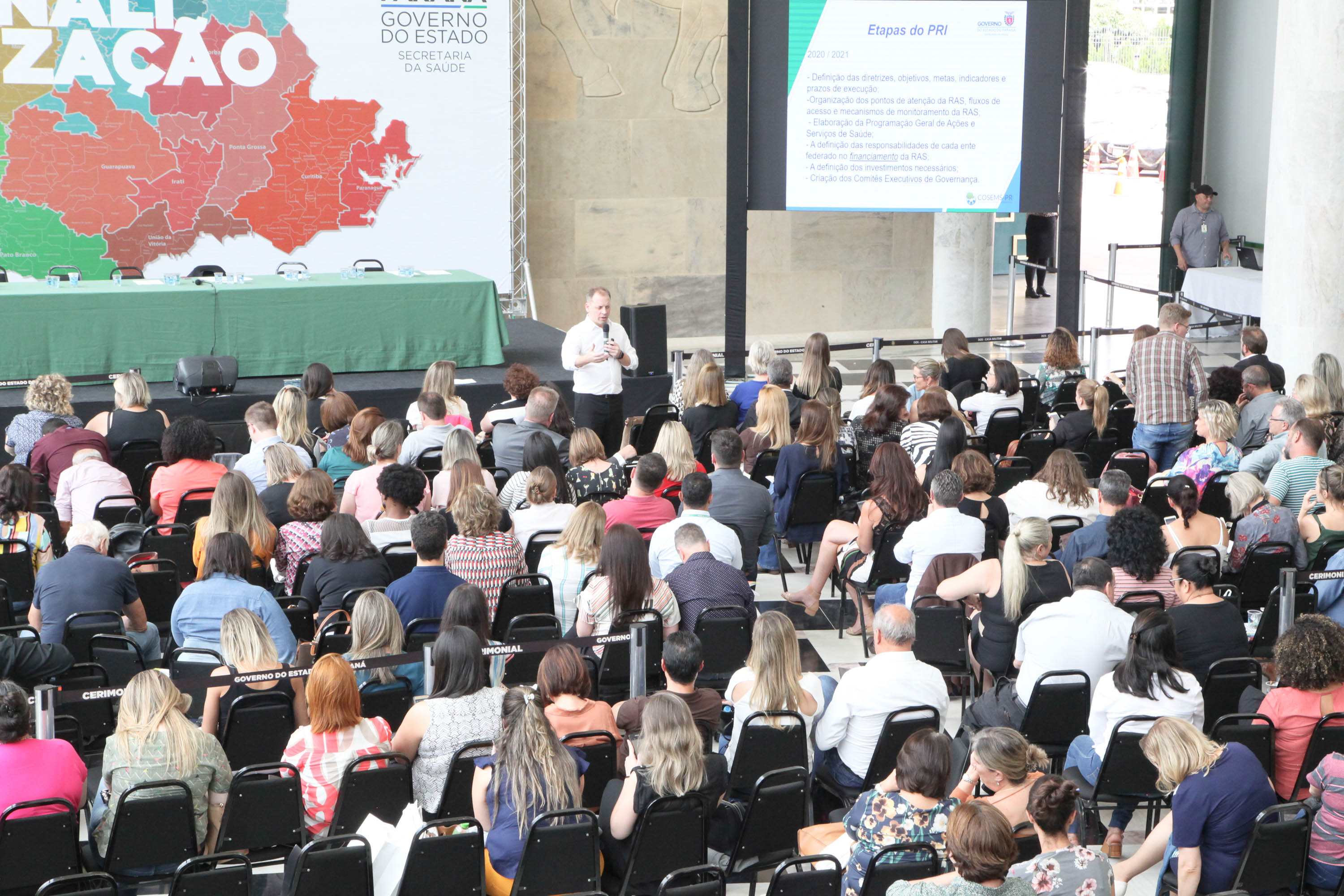 A partir de um processo participativo, democrático e acessível, o Planejamento Regional Integrado para a área da saúde foi construído durante o ano de 2019. O relatório do PRI foi apresentado nesta quarta-feira (11), no Palácio Iguaçu, para representantes municipais, do Estado, dos consórcios e parceiros. Desde fevereiro, equipes da secretaria estadual percorreram o Estado promovendo oficinas e reuniões para identificar as necessidades da área de forma regionalizada.Foto:Ari Dias/AEN