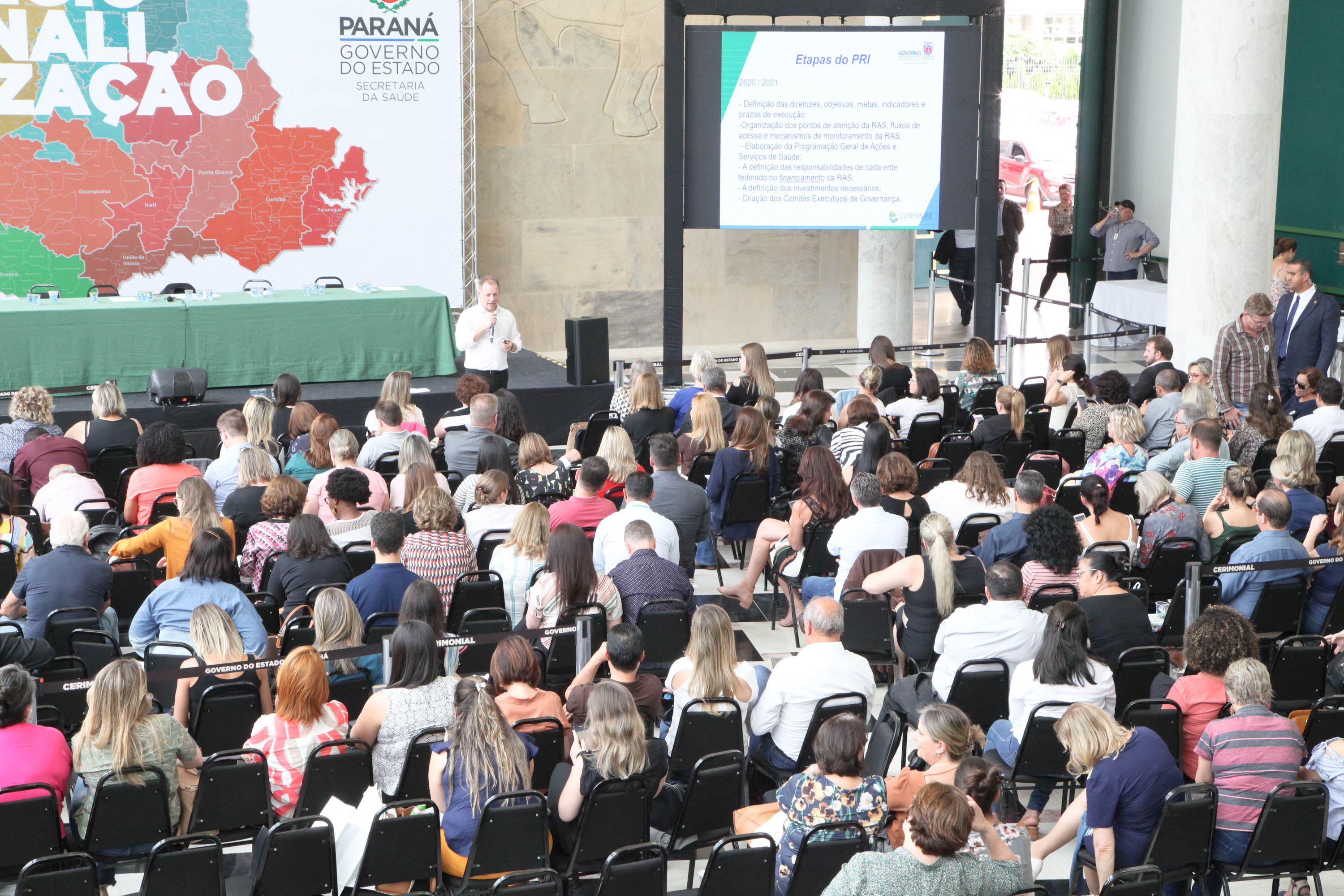 A partir de um processo participativo, democrático e acessível, o Planejamento Regional Integrado para a área da saúde foi construído durante o ano de 2019. O relatório do PRI foi apresentado nesta quarta-feira (11), no Palácio Iguaçu, para representantes municipais, do Estado, dos consórcios e parceiros. Desde fevereiro, equipes da secretaria estadual percorreram o Estado promovendo oficinas e reuniões para identificar as necessidades da área de forma regionalizada.Foto:Ari Dias/AEN