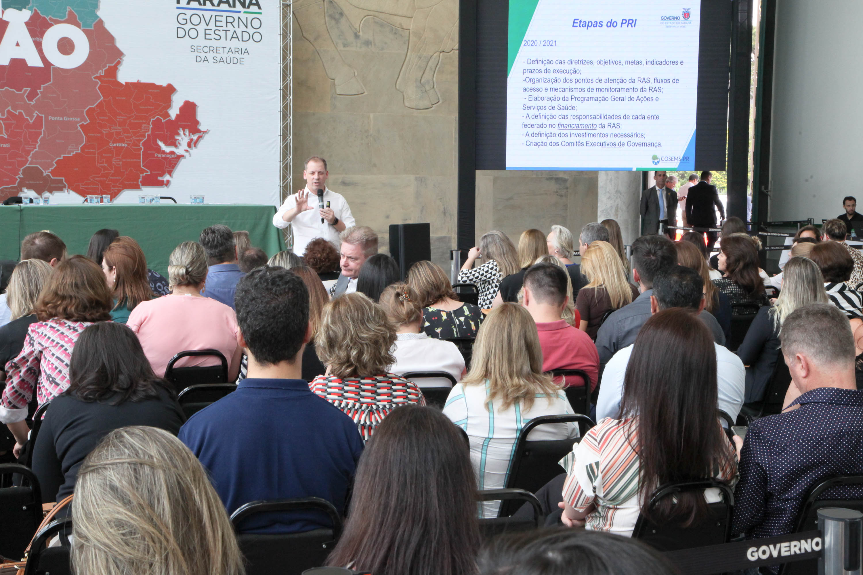 A partir de um processo participativo, democrático e acessível, o Planejamento Regional Integrado para a área da saúde foi construído durante o ano de 2019. O relatório do PRI foi apresentado nesta quarta-feira (11), no Palácio Iguaçu, para representantes municipais, do Estado, dos consórcios e parceiros. Desde fevereiro, equipes da secretaria estadual percorreram o Estado promovendo oficinas e reuniões para identificar as necessidades da área de forma regionalizada.Foto:Ari Dias/AEN