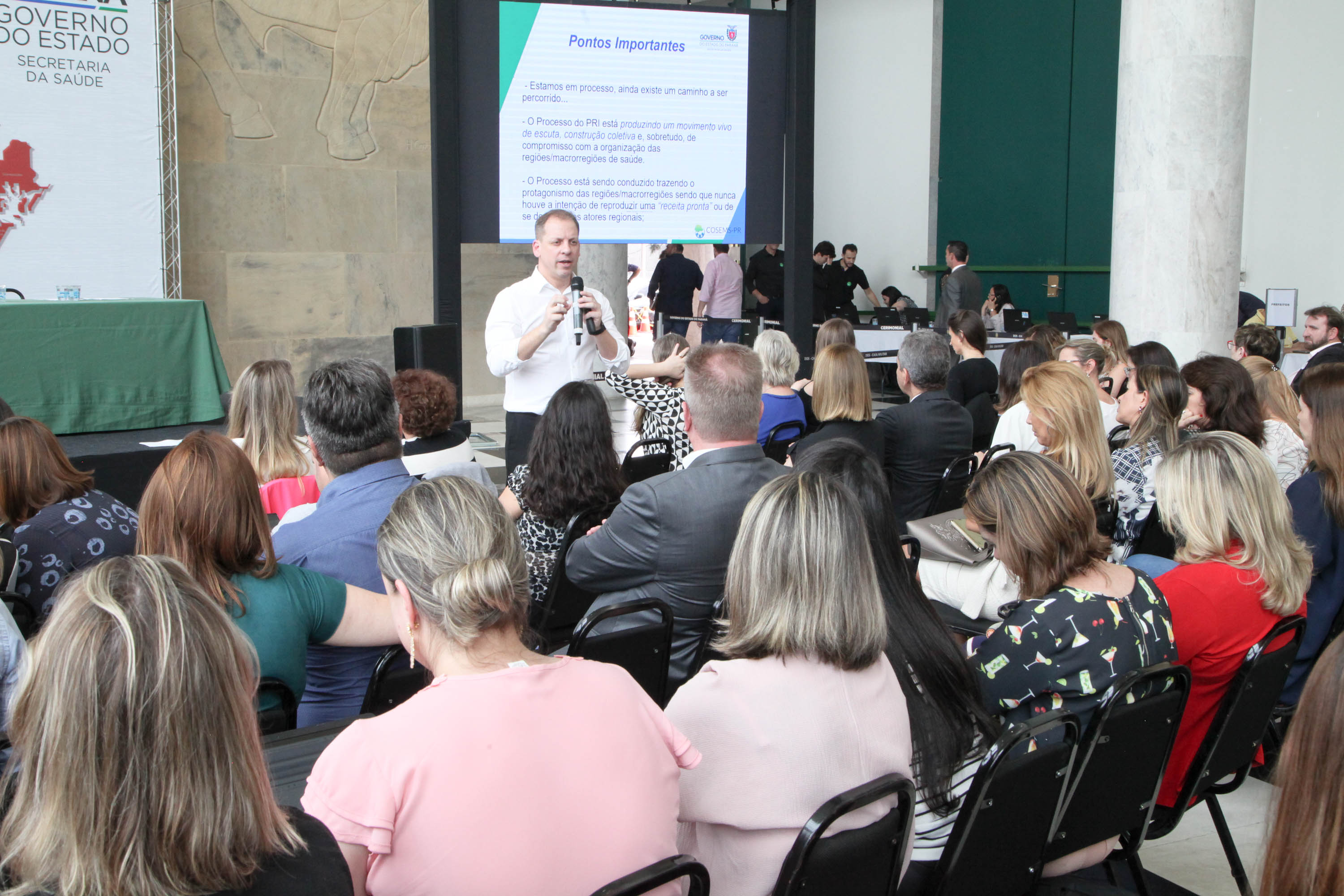 A partir de um processo participativo, democrático e acessível, o Planejamento Regional Integrado para a área da saúde foi construído durante o ano de 2019. O relatório do PRI foi apresentado nesta quarta-feira (11), no Palácio Iguaçu, para representantes municipais, do Estado, dos consórcios e parceiros. Desde fevereiro, equipes da secretaria estadual percorreram o Estado promovendo oficinas e reuniões para identificar as necessidades da área de forma regionalizada.Foto:Ari Dias/AEN