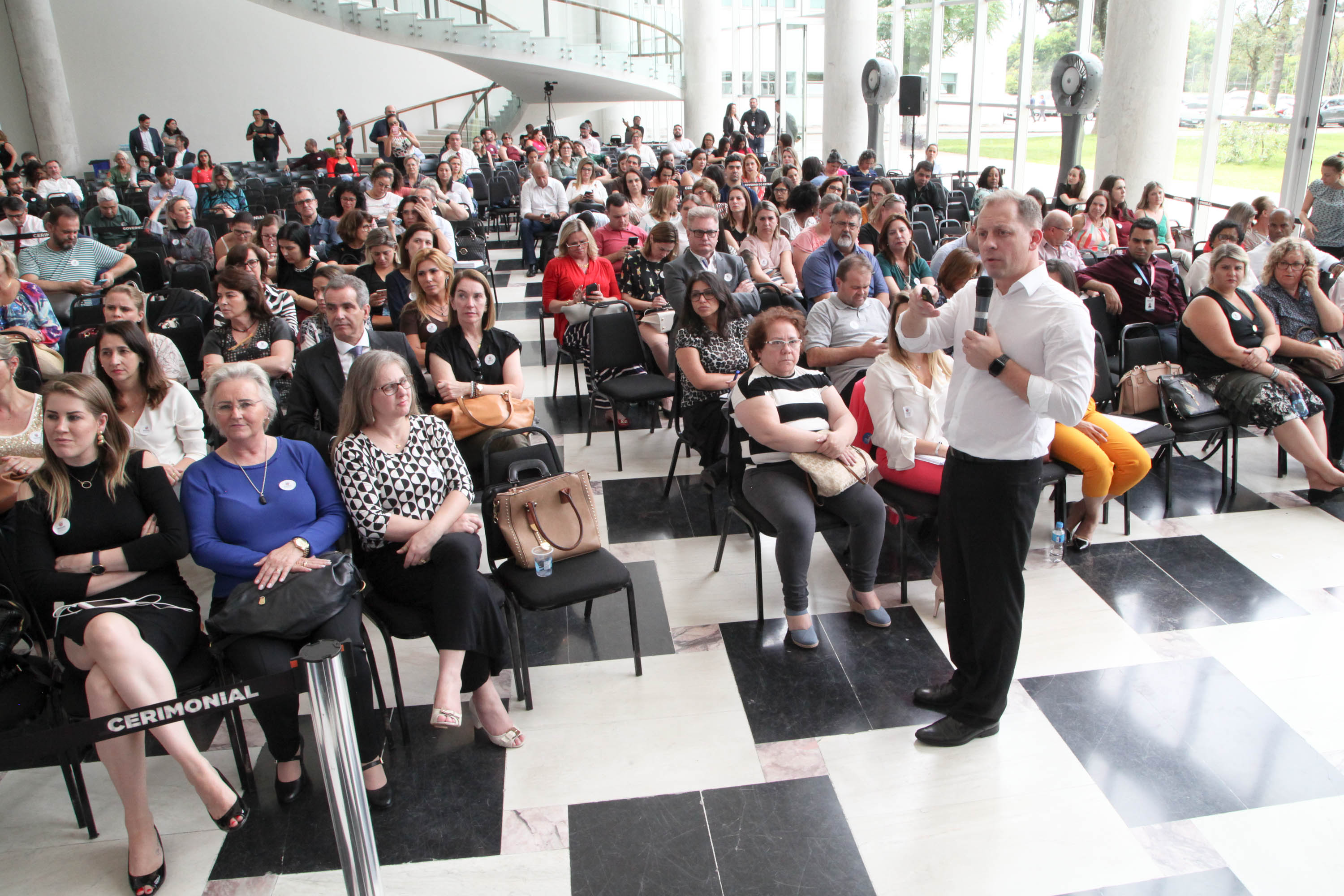 A partir de um processo participativo, democrático e acessível, o Planejamento Regional Integrado para a área da saúde foi construído durante o ano de 2019. O relatório do PRI foi apresentado nesta quarta-feira (11), no Palácio Iguaçu, para representantes municipais, do Estado, dos consórcios e parceiros. Desde fevereiro, equipes da secretaria estadual percorreram o Estado promovendo oficinas e reuniões para identificar as necessidades da área de forma regionalizada.Foto:Ari Dias/AEN