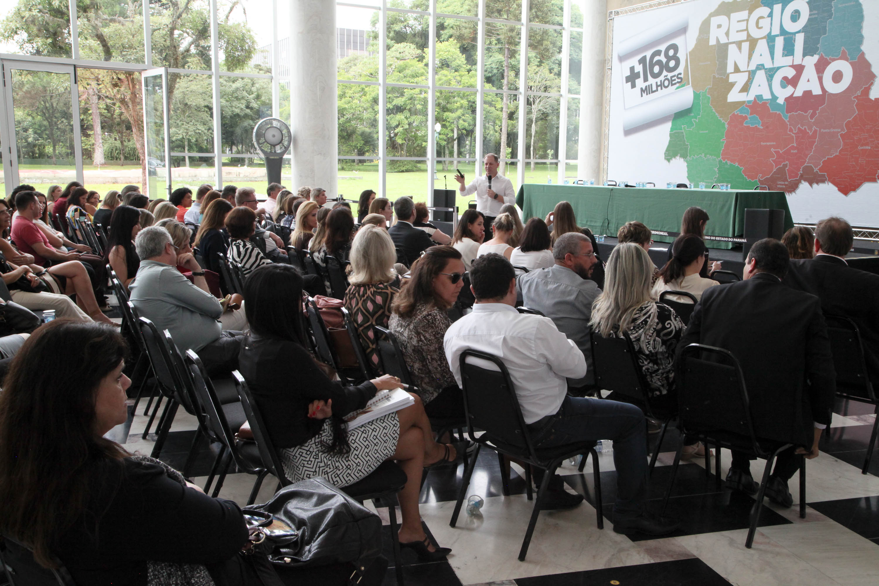 A partir de um processo participativo, democrático e acessível, o Planejamento Regional Integrado para a área da saúde foi construído durante o ano de 2019. O relatório do PRI foi apresentado nesta quarta-feira (11), no Palácio Iguaçu, para representantes municipais, do Estado, dos consórcios e parceiros. Desde fevereiro, equipes da secretaria estadual percorreram o Estado promovendo oficinas e reuniões para identificar as necessidades da área de forma regionalizada.Foto:Ari Dias/AEN