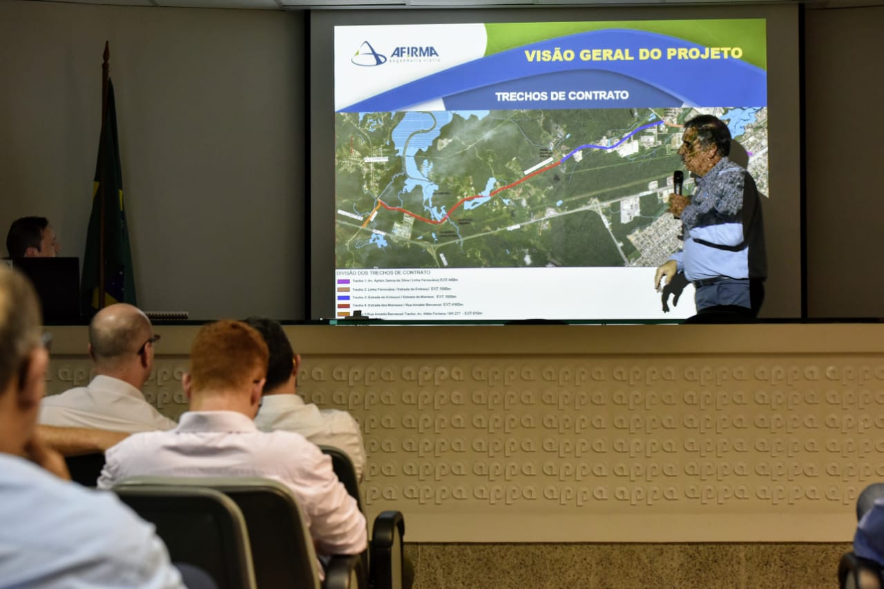 A empresa Portos do Paraná intensifica a parceria com a comunidade portuária para agilizar duas importantes obras de melhoria para a população de Paranaguá. Os projetos executivos da revitalização da Avenida Atílio Fontana, conhecida como Estrada Velha de Alexandra, e da construção de um viaduto sobre a ferrovia da Avenida Roque Vernalha serão doados pela iniciativa privada e executados pelo Governo do Estado. Foto: Claudio Neves/Portos do Paraná